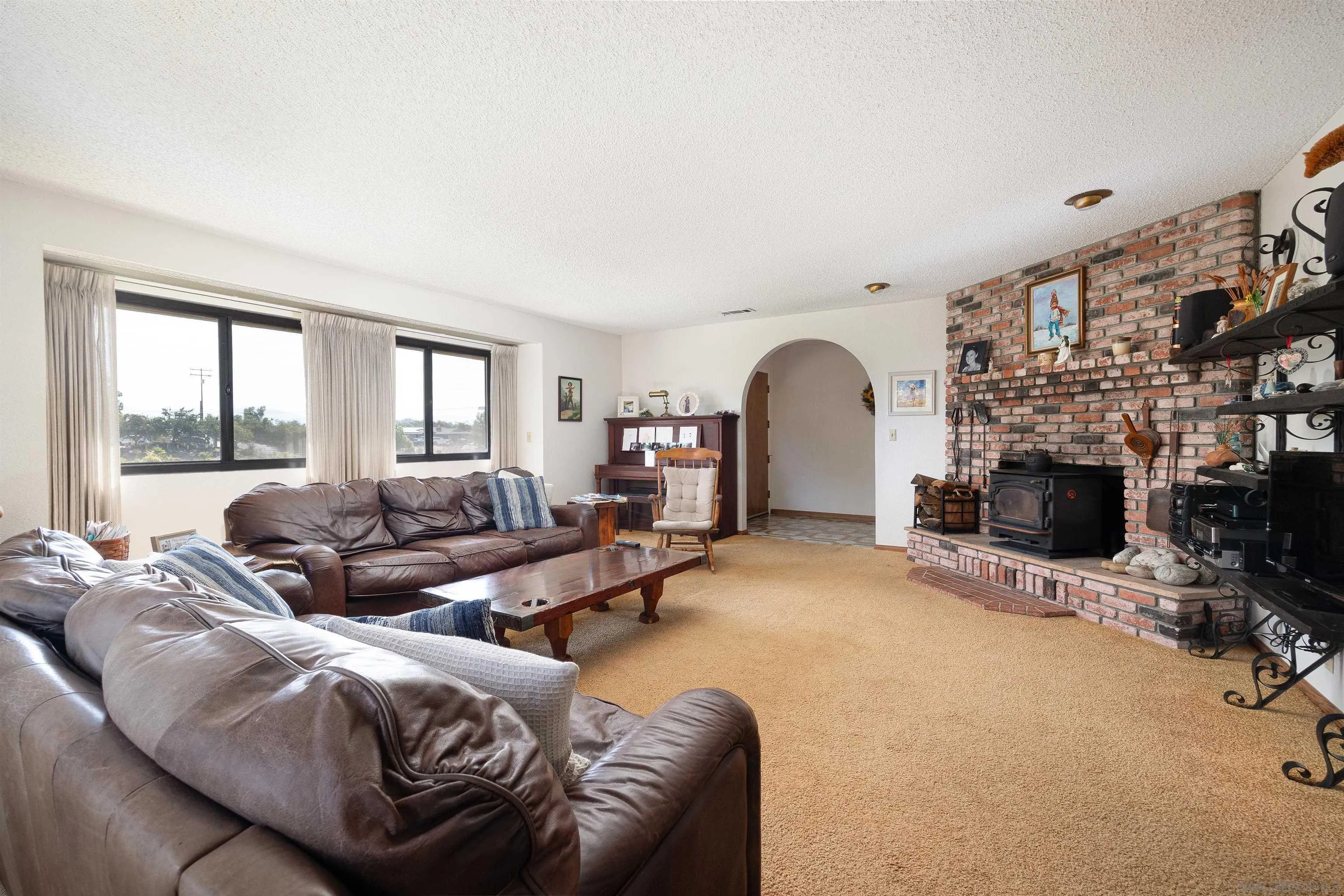 https://cdn.realtyfeed.com/cdn/127/250037244/fff7f1c03438e81110329a92b912783a.webp