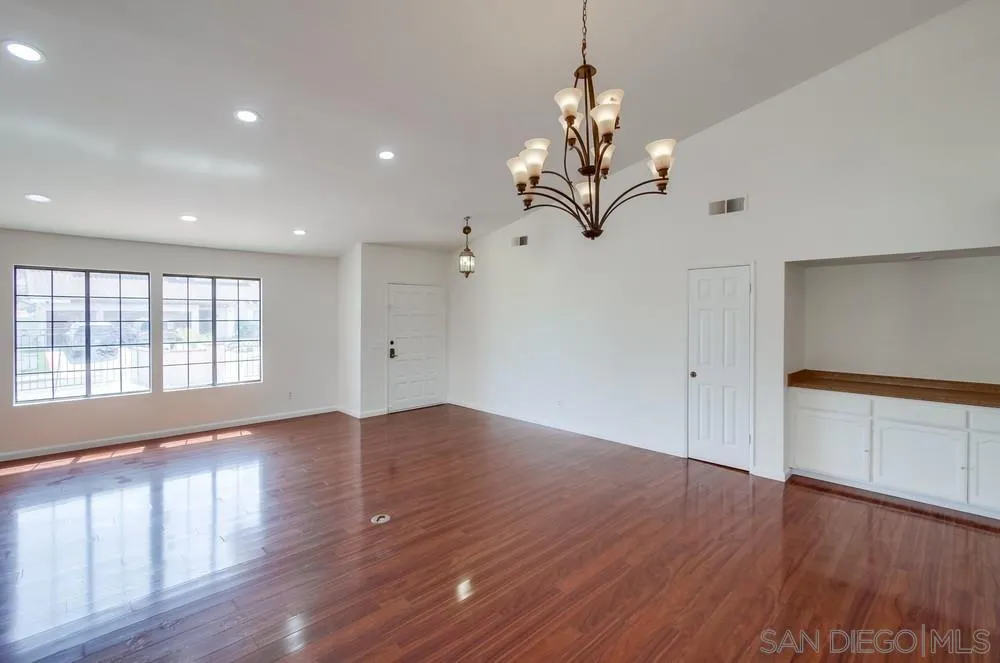 https://cdn.realtyfeed.com/cdn/127/250037246/bec2dcce9f5a44c17fc3e66c9311cd01.webp