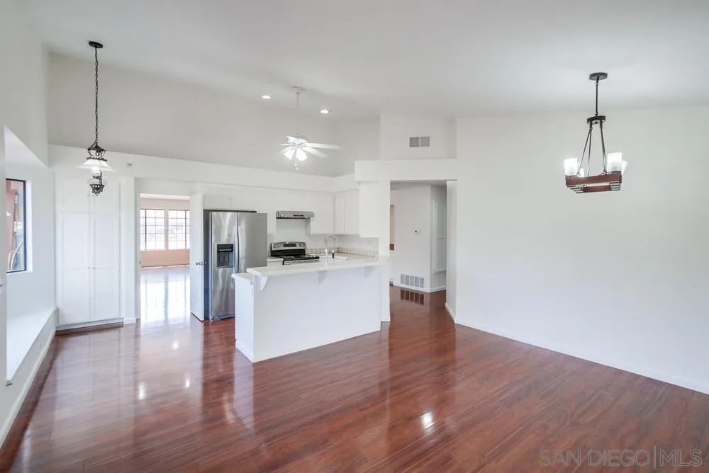 https://cdn.realtyfeed.com/cdn/127/250037246/c269f77819e3ad181ee0767e1d5816f5.webp