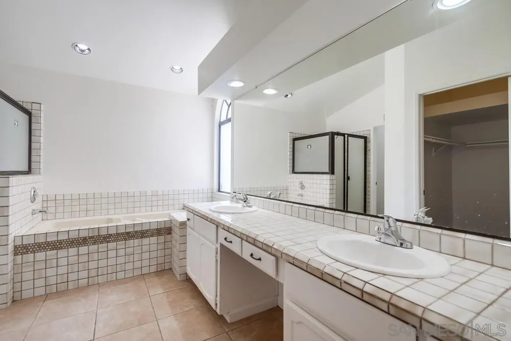 https://cdn.realtyfeed.com/cdn/127/250037246/ce56e9c139e801600a74d0ae90b21247.webp