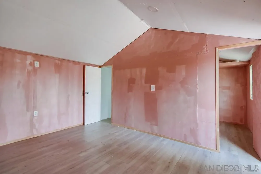 https://cdn.realtyfeed.com/cdn/127/250037246/e5e66b830c3de02483438317461c13e6.webp