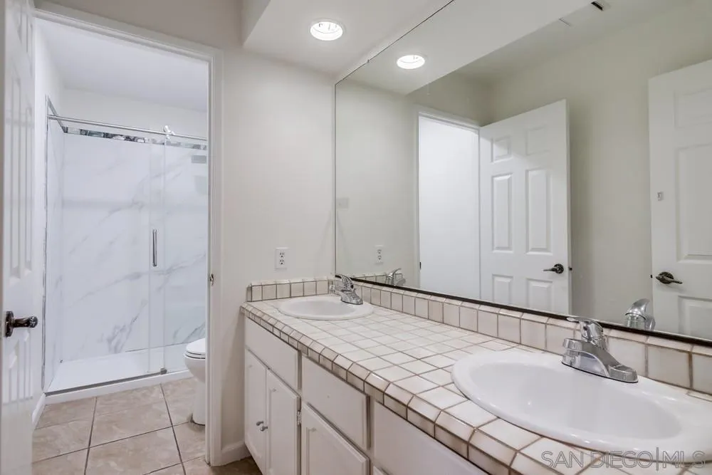 https://cdn.realtyfeed.com/cdn/127/250037246/eda6b2637031a169415dae704d47ebca.webp