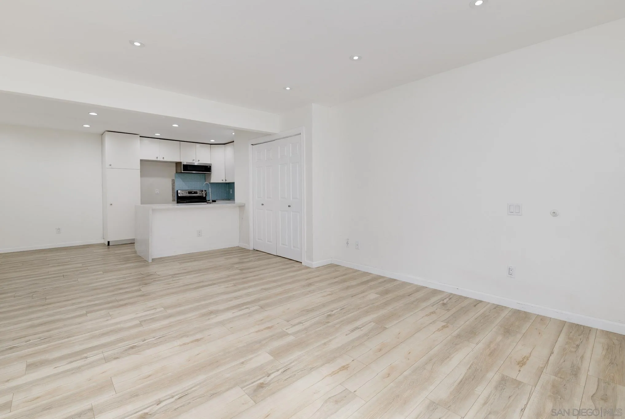 https://cdn.realtyfeed.com/cdn/127/250037249/0a417a53cd2972723200a724dd1f60a6.webp