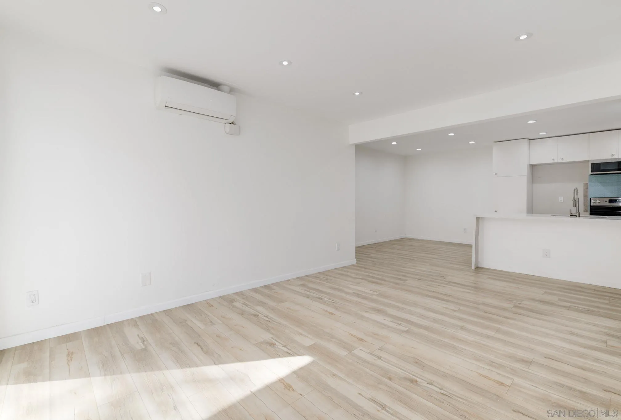 https://cdn.realtyfeed.com/cdn/127/250037249/8333bb5aaec651679779dbaf9134728c.webp