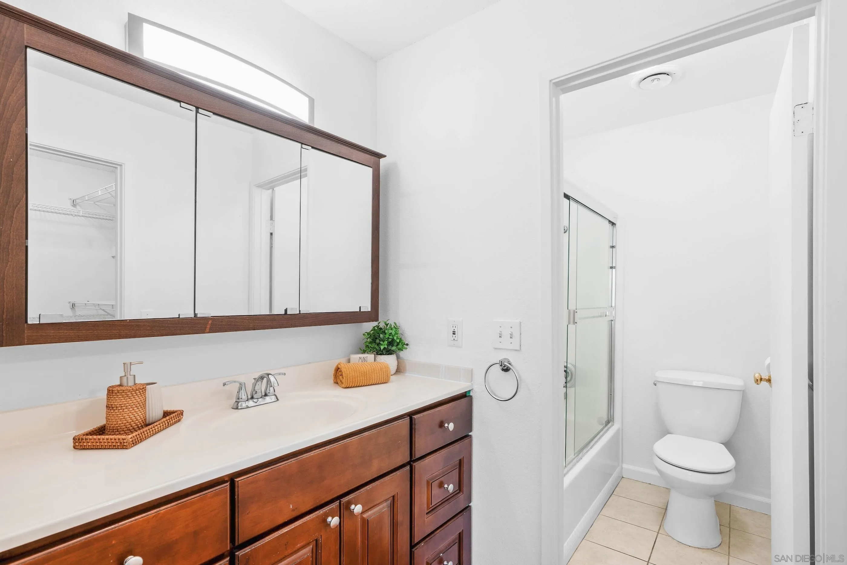 https://cdn.realtyfeed.com/cdn/127/250037250/7ab0f66f4798d640729eeb082fce3edc.webp