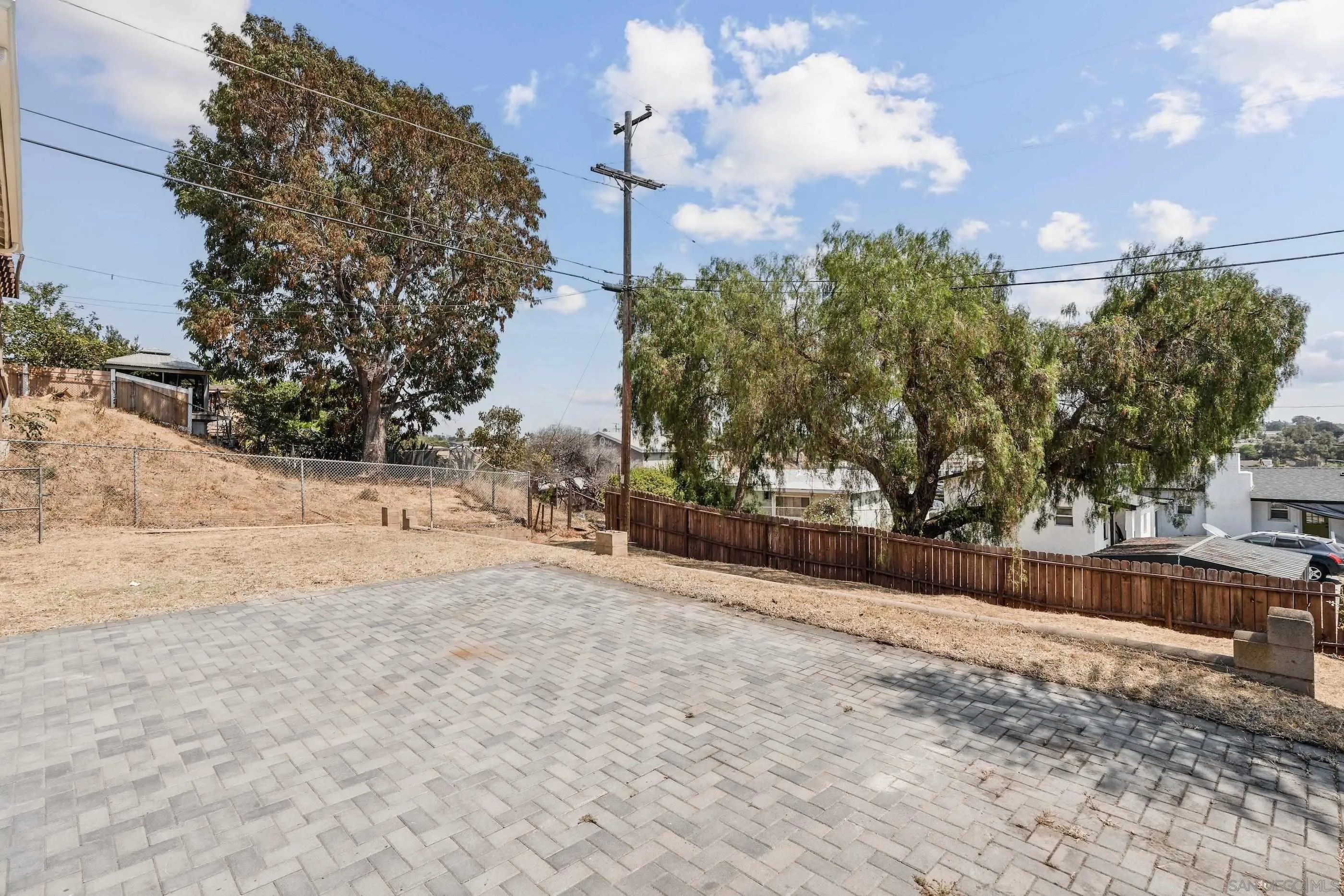 https://cdn.realtyfeed.com/cdn/127/250037250/f89402d52546dfe9d5dfaec48ec13333.webp