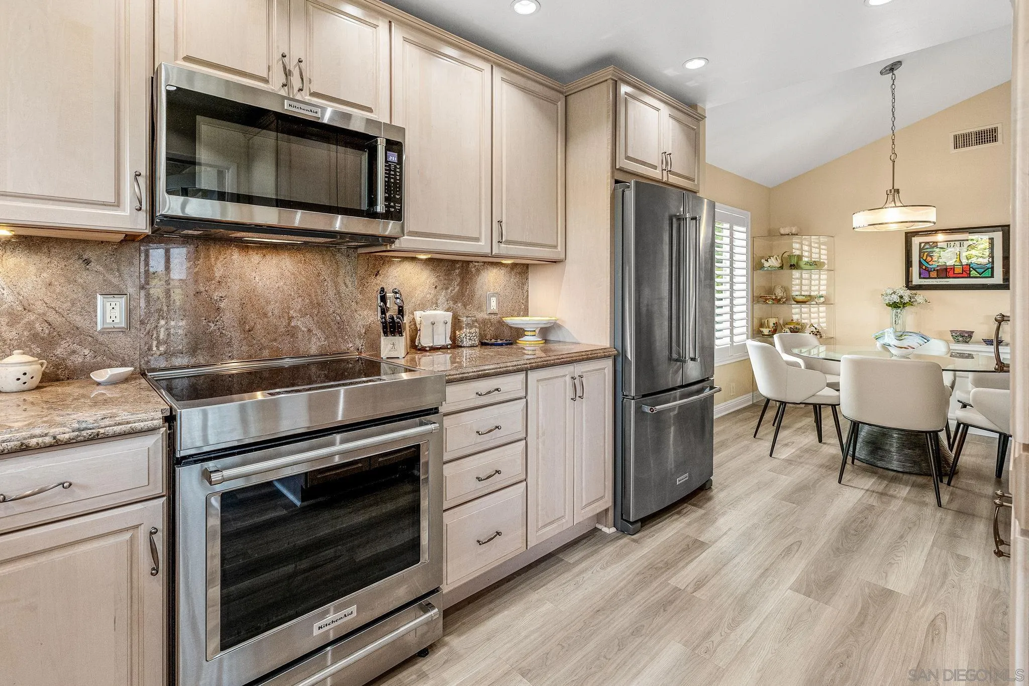 https://cdn.realtyfeed.com/cdn/127/250037255/241d62177f8432eabf5b98d2257826f3.webp
