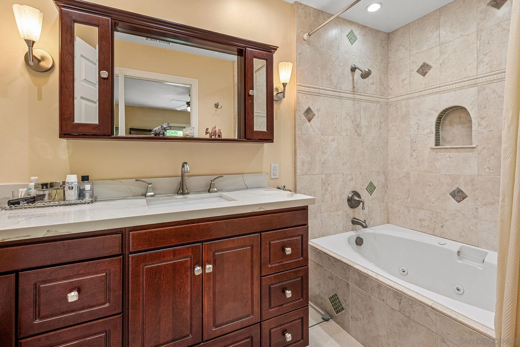 https://cdn.realtyfeed.com/cdn/127/250037255/2cc5c4ac2cfd3ffe3d78d91df118984c.webp