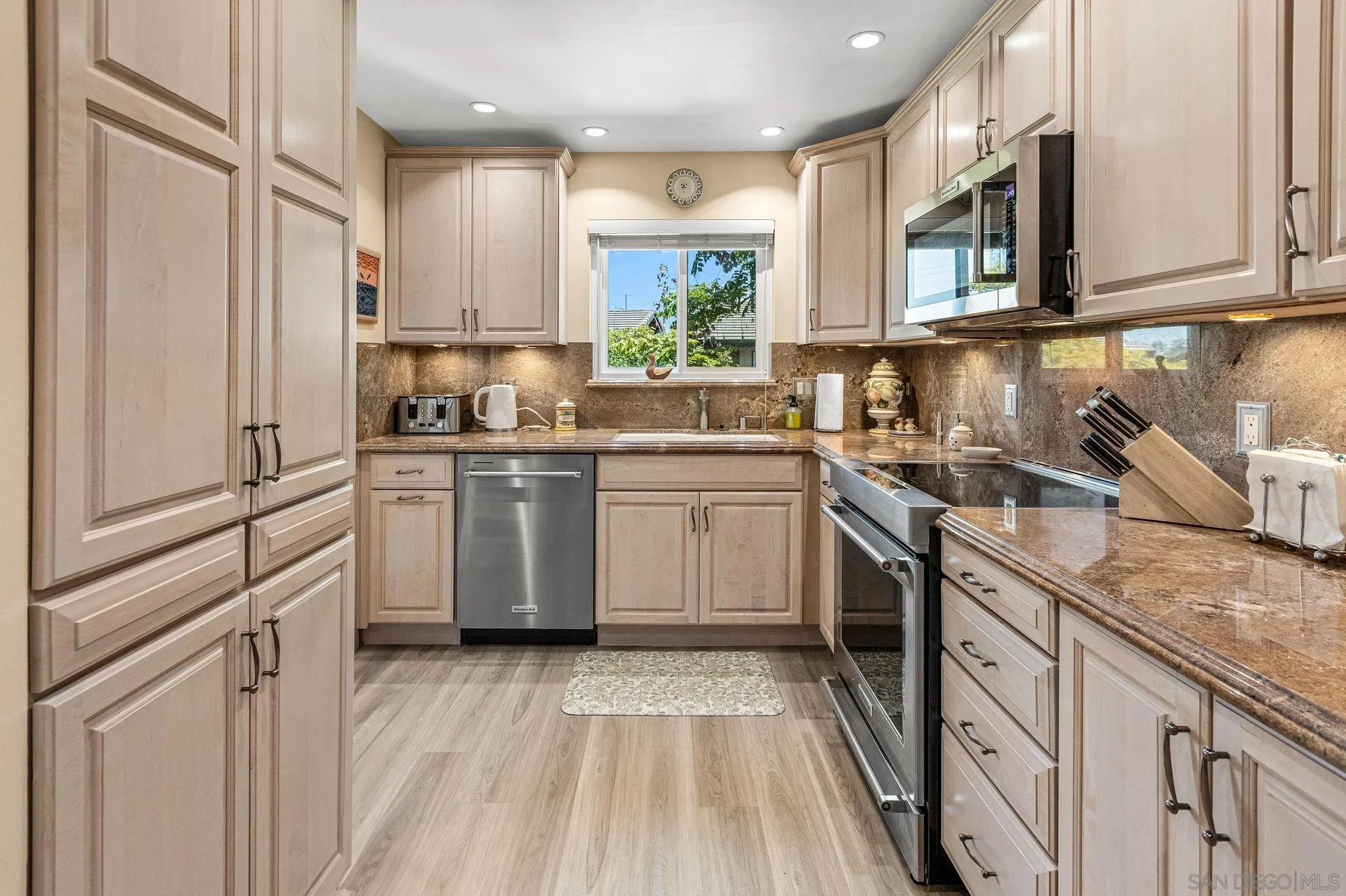 https://cdn.realtyfeed.com/cdn/127/250037255/68622939d907e894caf55a1ed3299092.webp