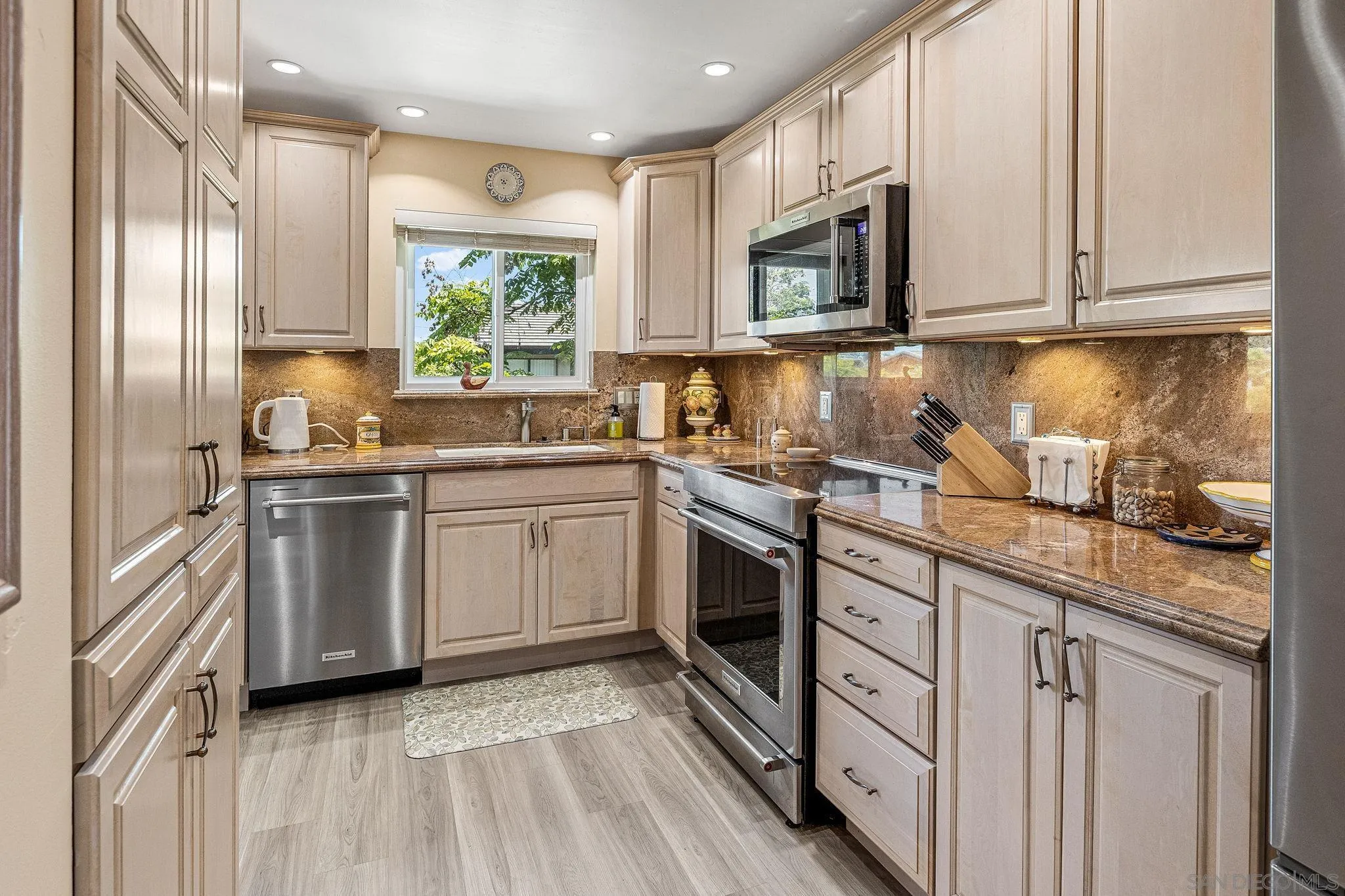 https://cdn.realtyfeed.com/cdn/127/250037255/7b8046a167c5b390ed4fa81207f6fefe.webp