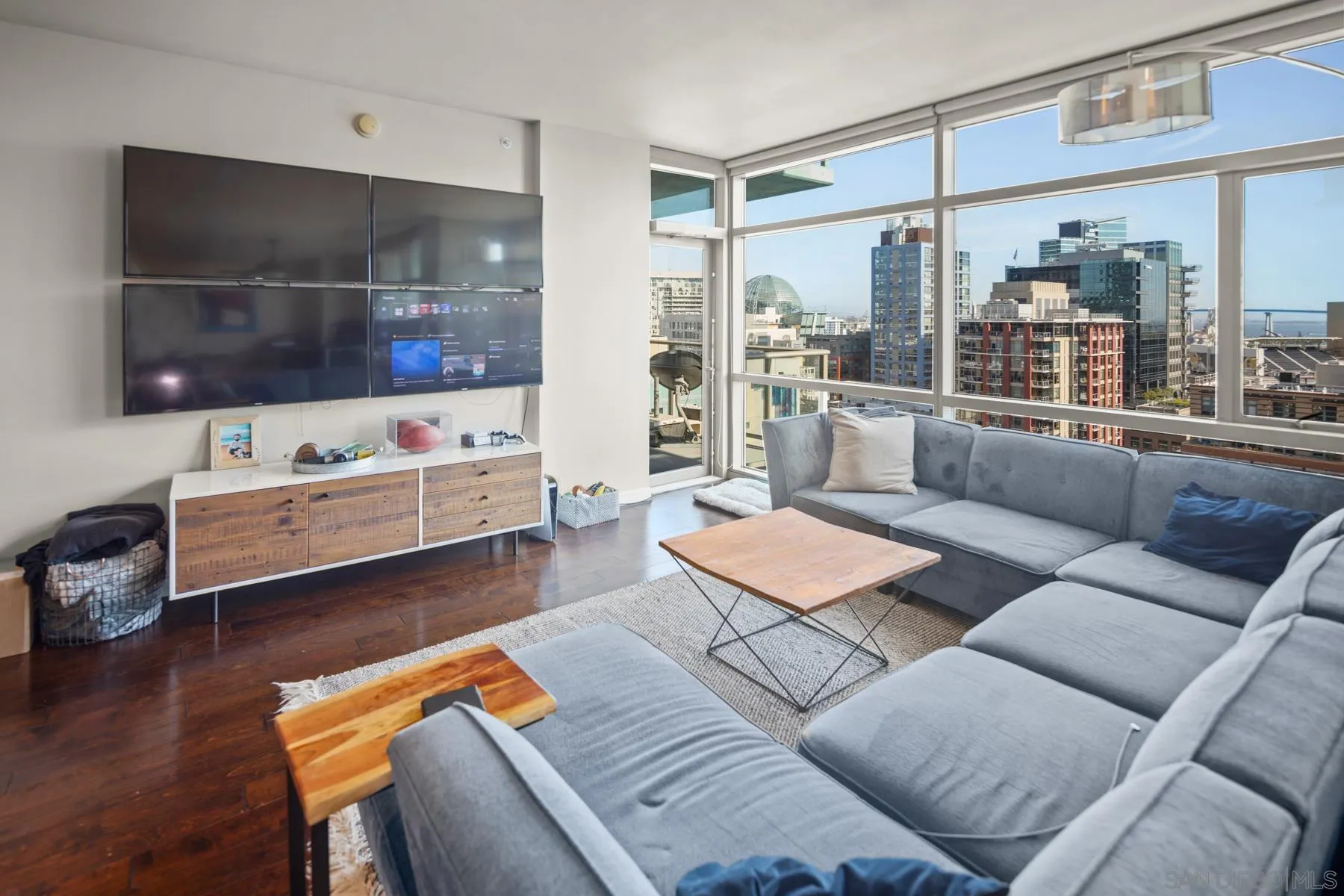 https://cdn.realtyfeed.com/cdn/127/250037256/72c919bb141b4d0c9db210c01ac683f7.webp