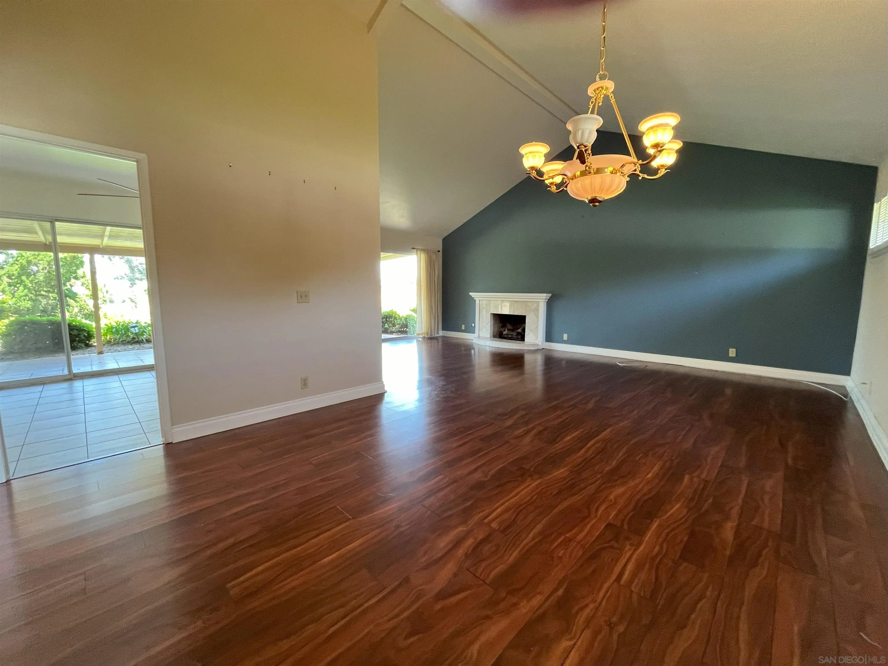 https://cdn.realtyfeed.com/cdn/127/250037257/2f36cdc33a3554d1b110838d6379200e.webp