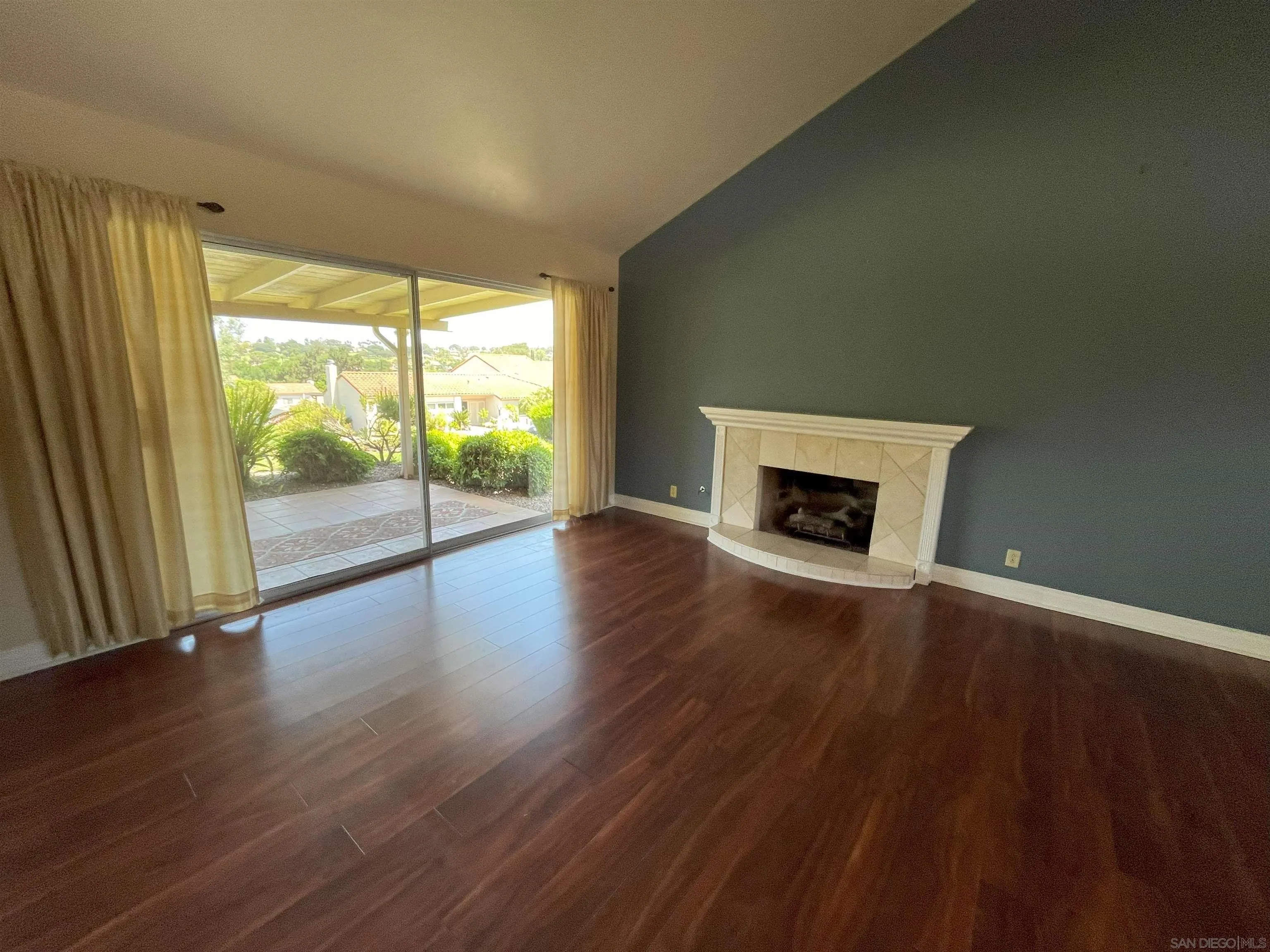 https://cdn.realtyfeed.com/cdn/127/250037257/360397bededfb124444d278cb8815139.webp
