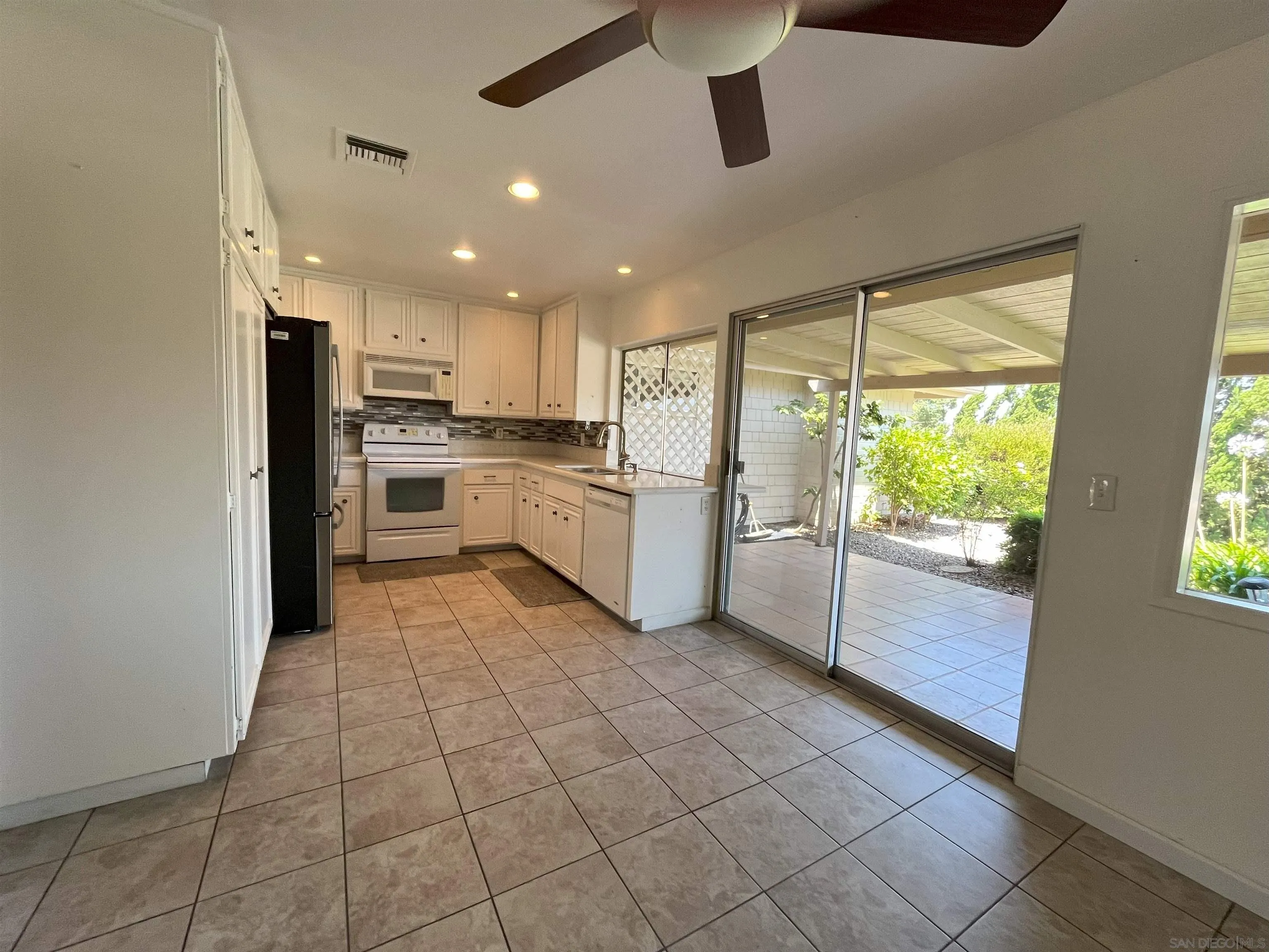 https://cdn.realtyfeed.com/cdn/127/250037257/43242f40fa64300d1c841eee3642ce81.webp