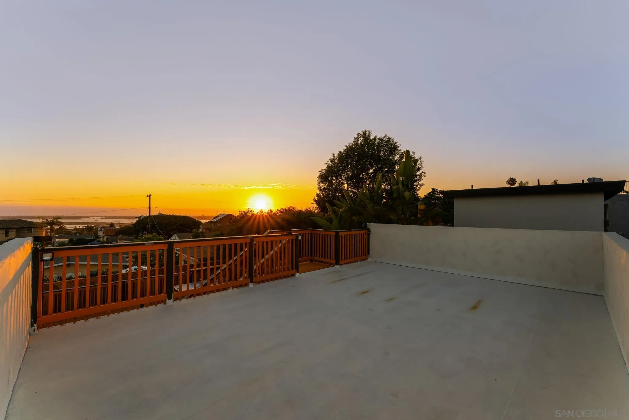 https://cdn.realtyfeed.com/cdn/127/250037265/85e83c01f0e25b0e6386f7c70711fdac.webp