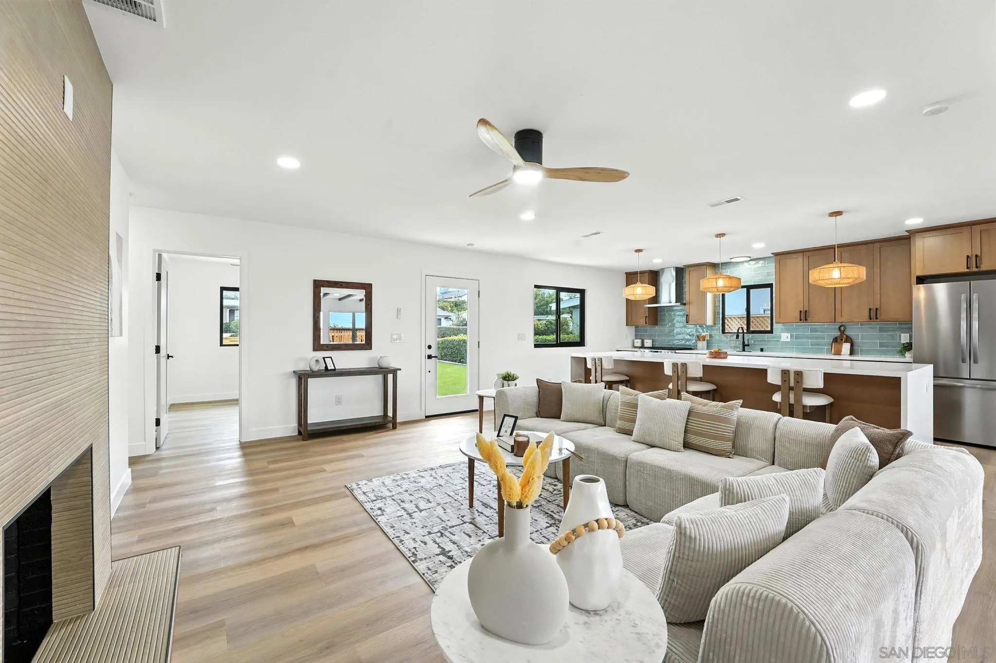 https://cdn.realtyfeed.com/cdn/127/250037265/f5cae7f557a34db3bca03de297cf9088.webp