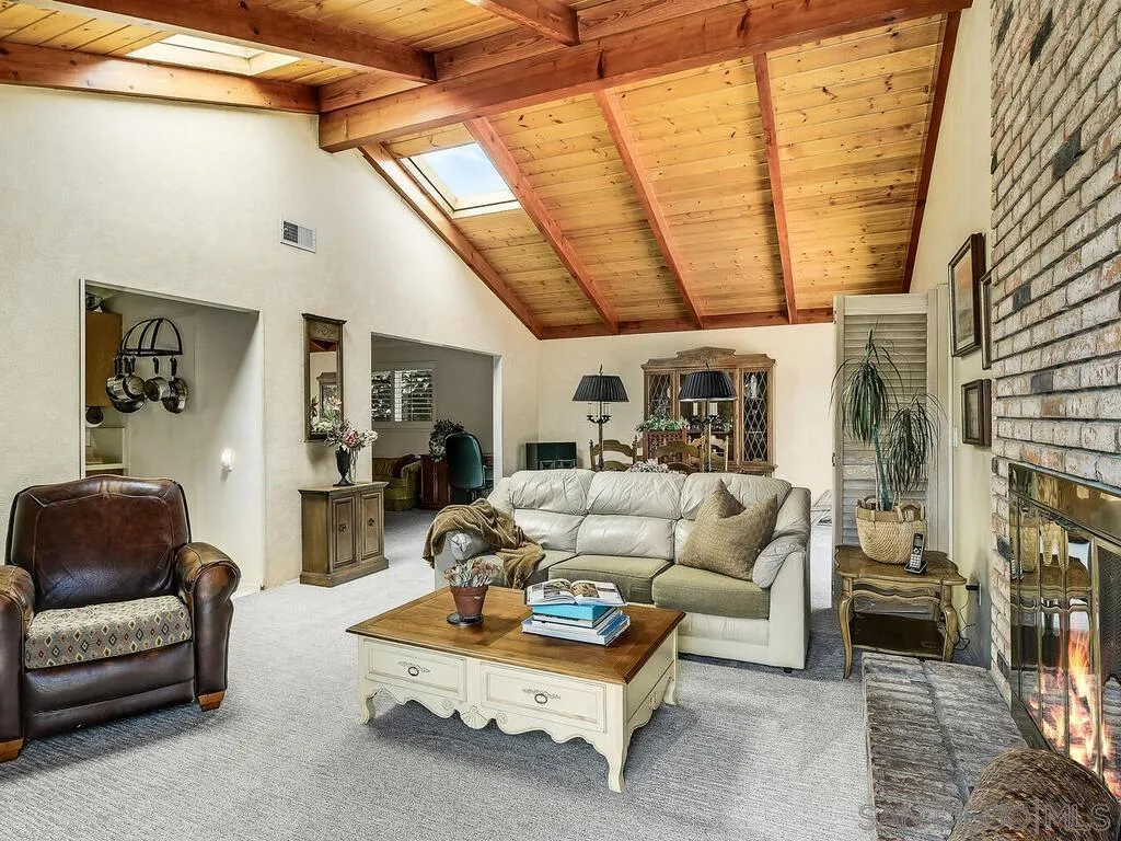https://cdn.realtyfeed.com/cdn/127/250037267/29a81b9ab1c51dc5a7ff9e40a356d275.webp