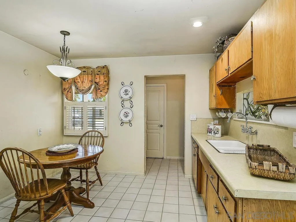 https://cdn.realtyfeed.com/cdn/127/250037267/2d8ba6e75442e21acbd6032d71f6ae80.webp