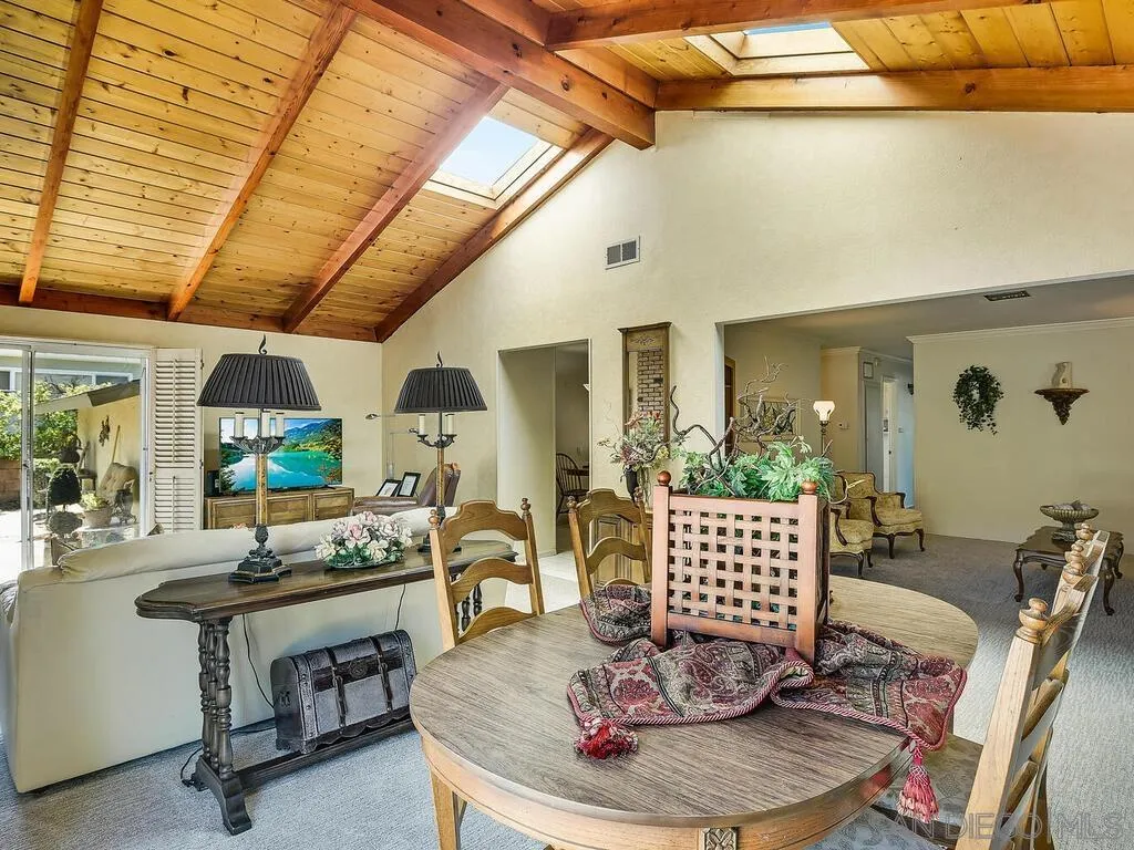 https://cdn.realtyfeed.com/cdn/127/250037267/922bcadbab8f732ce793ba2a308115dc.webp