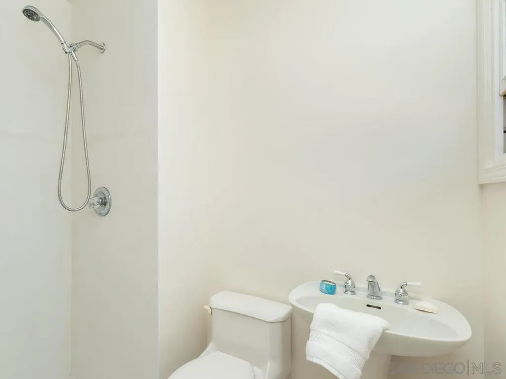 https://cdn.realtyfeed.com/cdn/127/250037267/fbd1641c639e21fec3786f0573c32b85.webp