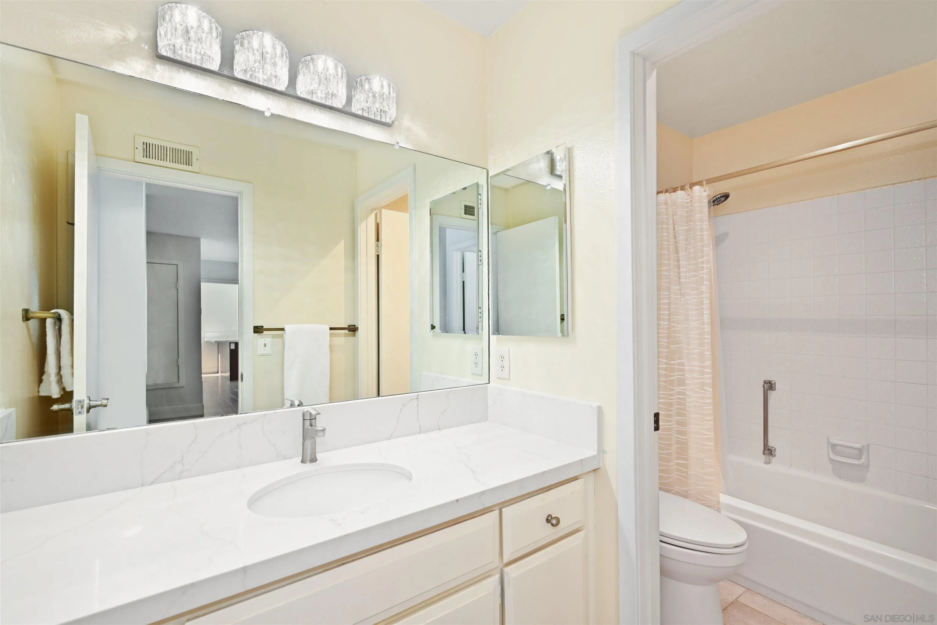 https://cdn.realtyfeed.com/cdn/127/250037269/1b9eb99deaf7e9347ad488181915cba4.webp