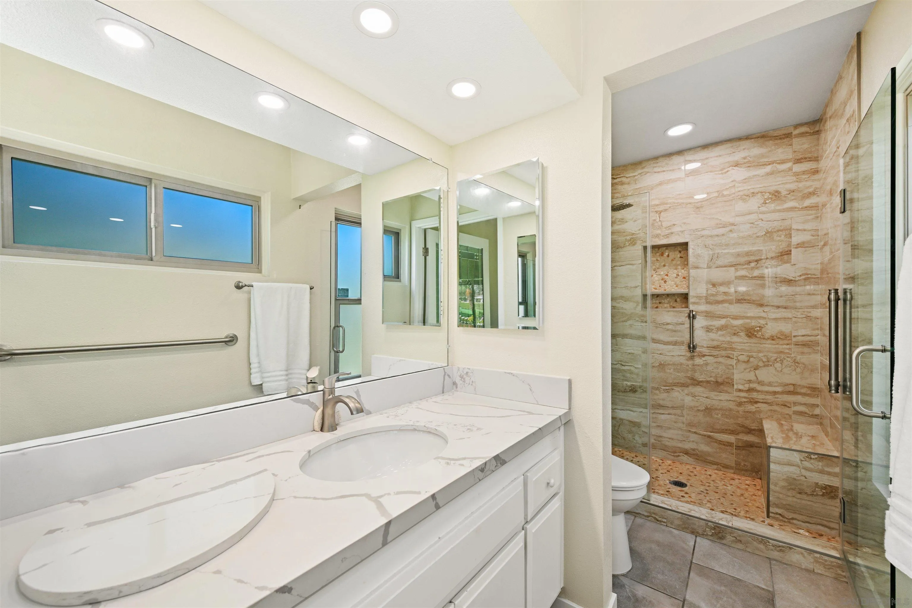 https://cdn.realtyfeed.com/cdn/127/250037269/741c1e5e7fc10e1ecf4bd67943b0cb62.webp