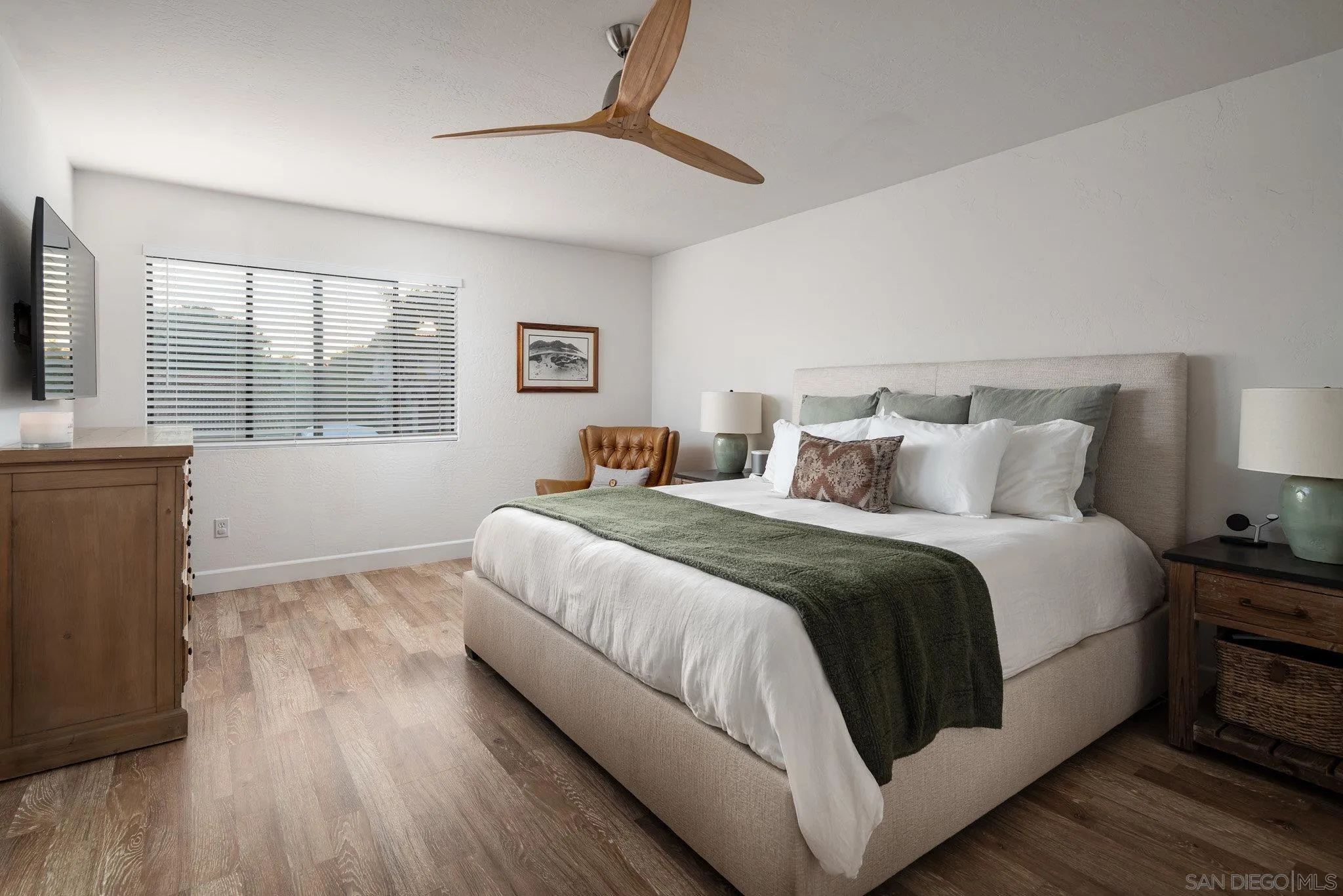 https://cdn.realtyfeed.com/cdn/127/250037270/e47dedbe3d8a655c4a63119c24f99736.webp