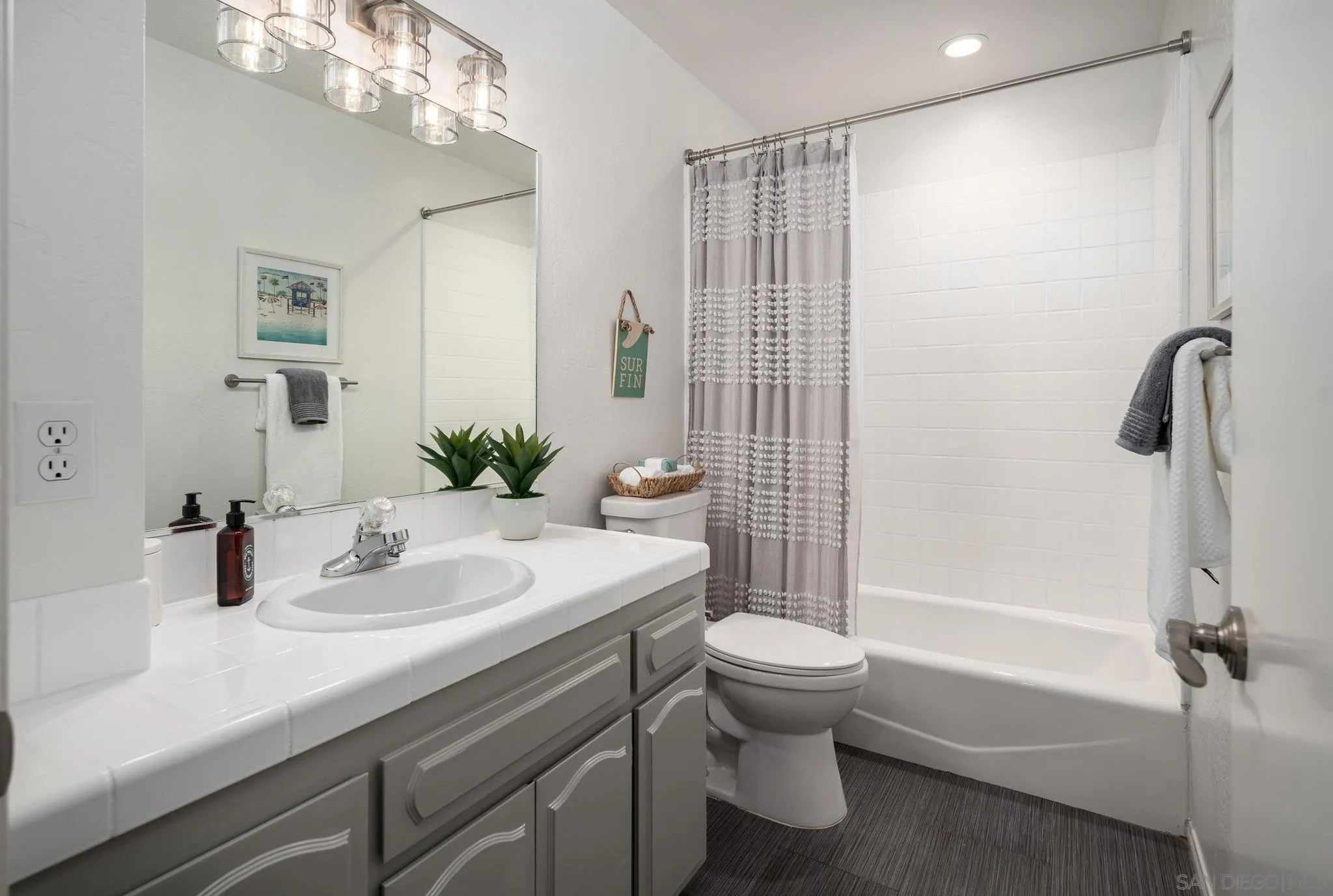 https://cdn.realtyfeed.com/cdn/127/250037270/ffcf4b998fc8e1a176e8c3a7ff534d61.webp