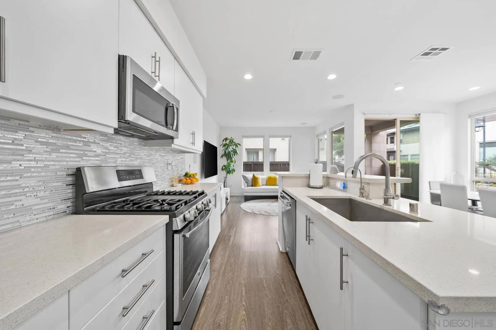 https://cdn.realtyfeed.com/cdn/127/250037272/42f4c249f03a0f9f11cdf2defba1a6db.webp