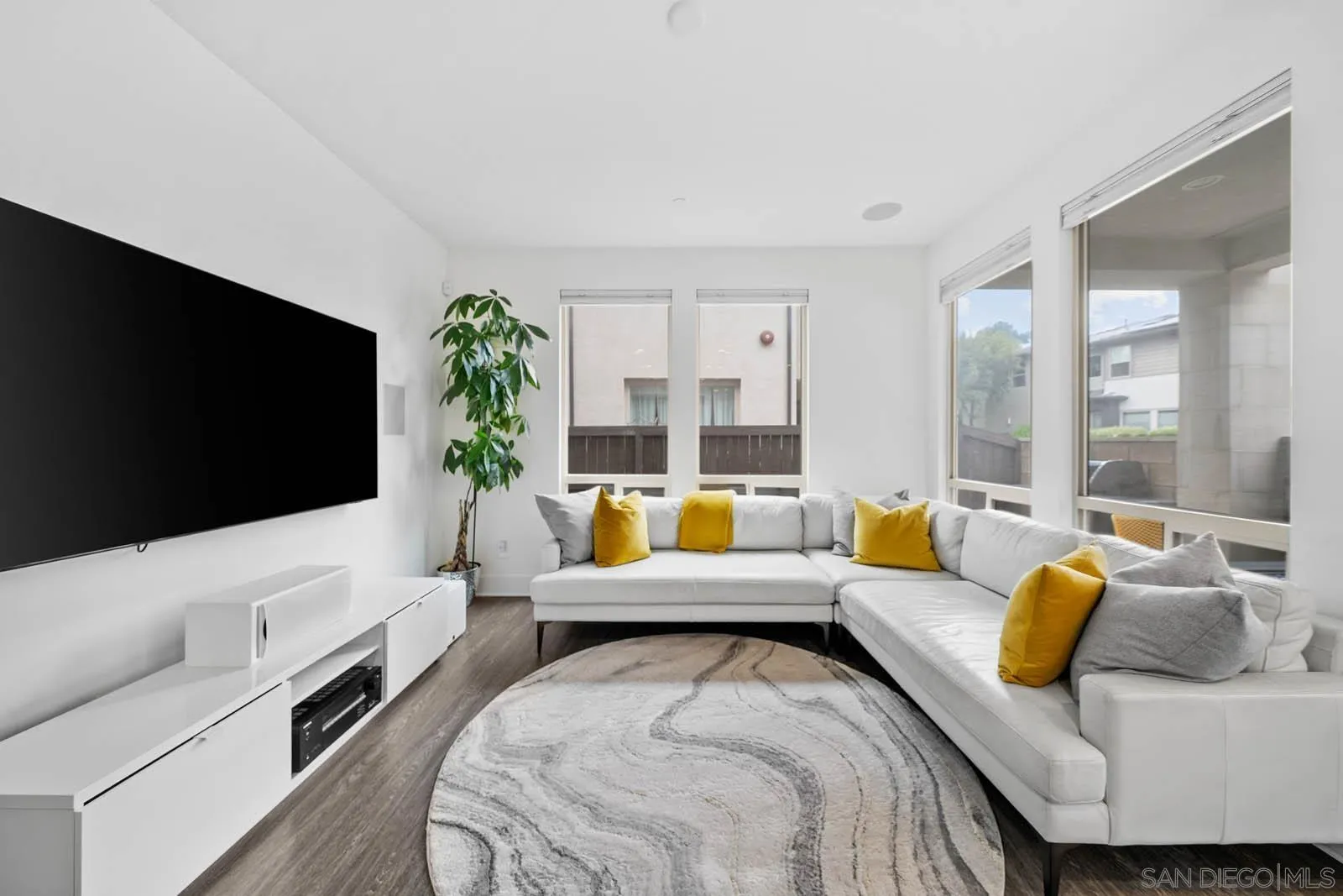 https://cdn.realtyfeed.com/cdn/127/250037272/a9bf8954ed60c953e09a3d194ba2247c.webp