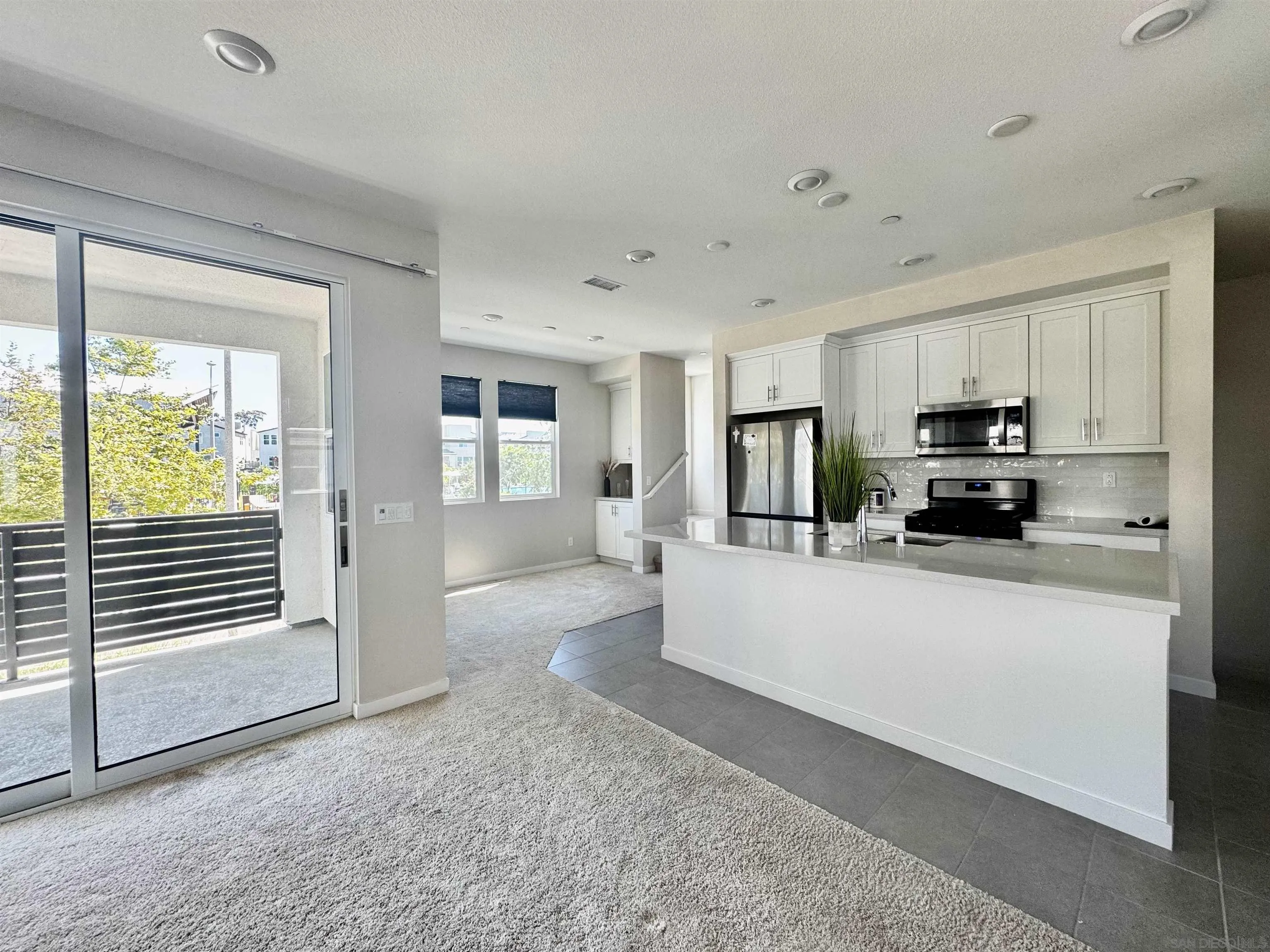 https://cdn.realtyfeed.com/cdn/127/250037280/1a2a7296376b97bcd1f22334dddfcfe5.webp