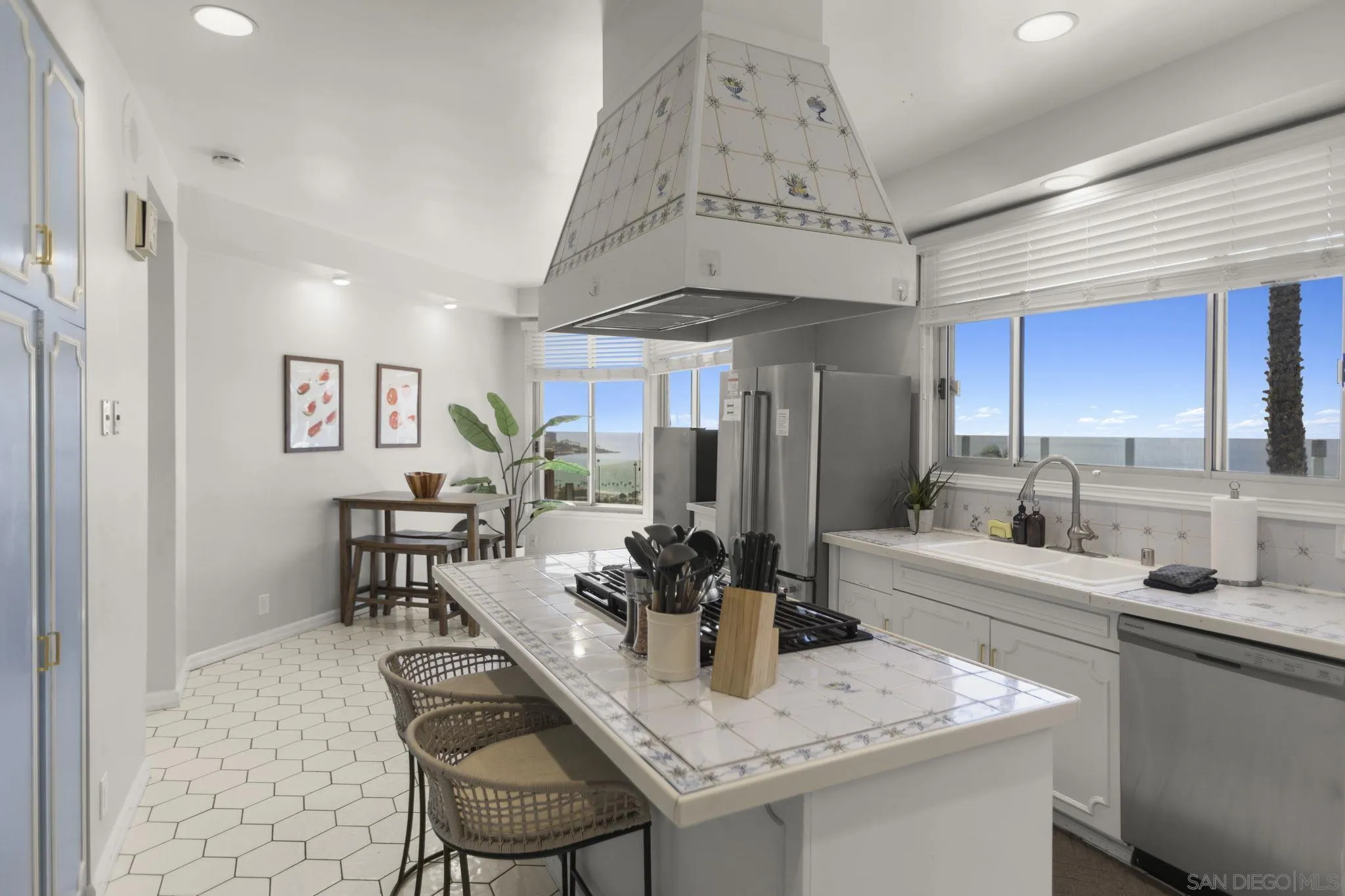 https://cdn.realtyfeed.com/cdn/127/250037283/0b1e5bf69e8c9f4dfd0e1fbb2f38201b.webp