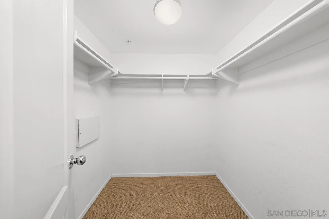 https://cdn.realtyfeed.com/cdn/127/250037293/23cdd8f8562cb2839d3df71103b1dfab.webp