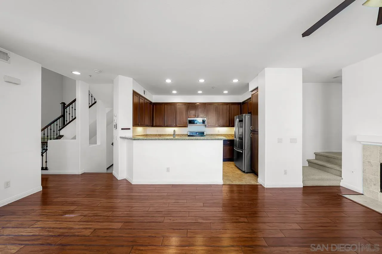 https://cdn.realtyfeed.com/cdn/127/250037293/65b6c46a36f5aff3120982b19b406a45.webp