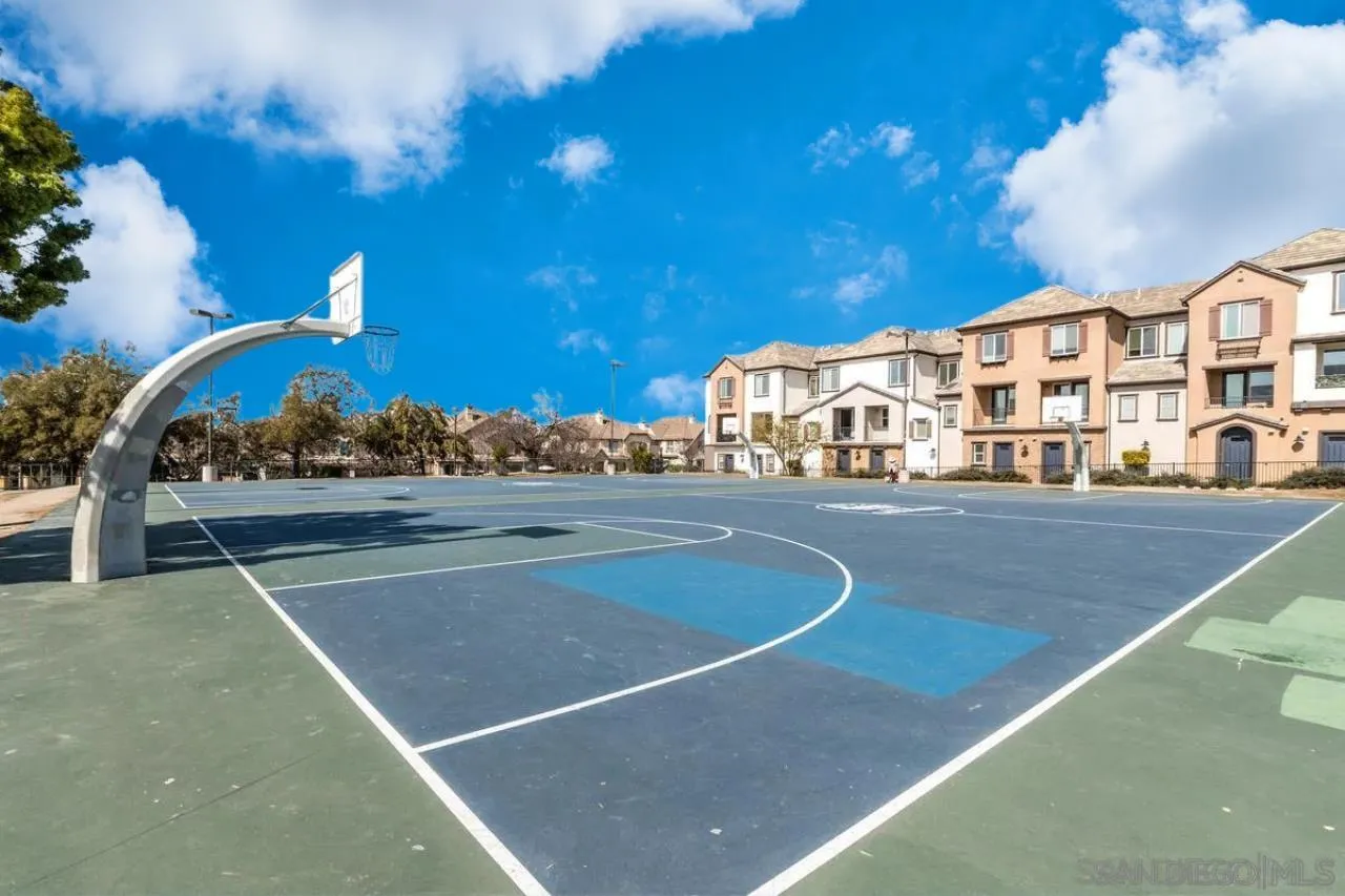 https://cdn.realtyfeed.com/cdn/127/250037293/fbc3512f3e4ebdfac7d6e555fb83576f.webp