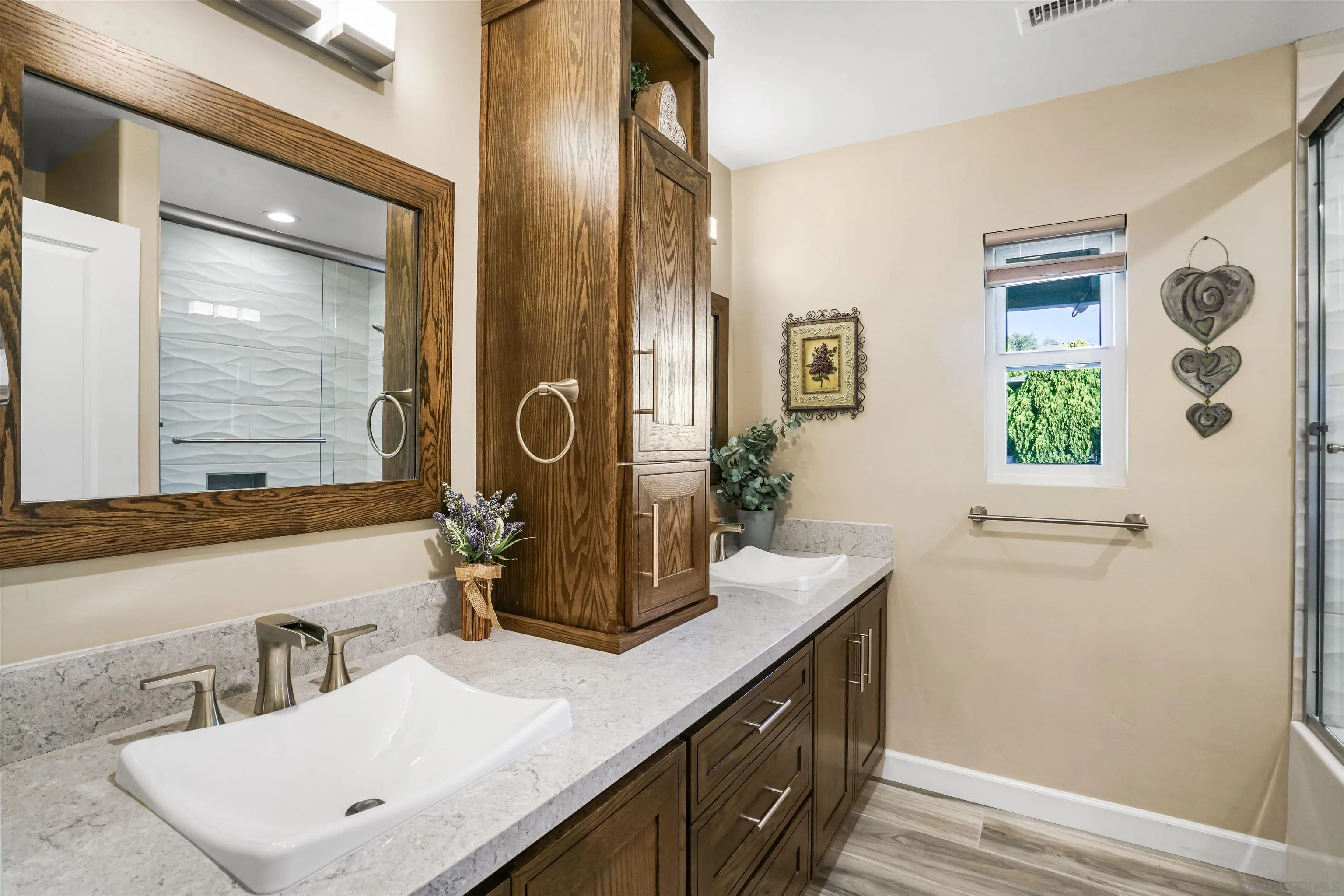 https://cdn.realtyfeed.com/cdn/127/250037297/1ca1bbcee515e816cdab88b37bd9db73.webp
