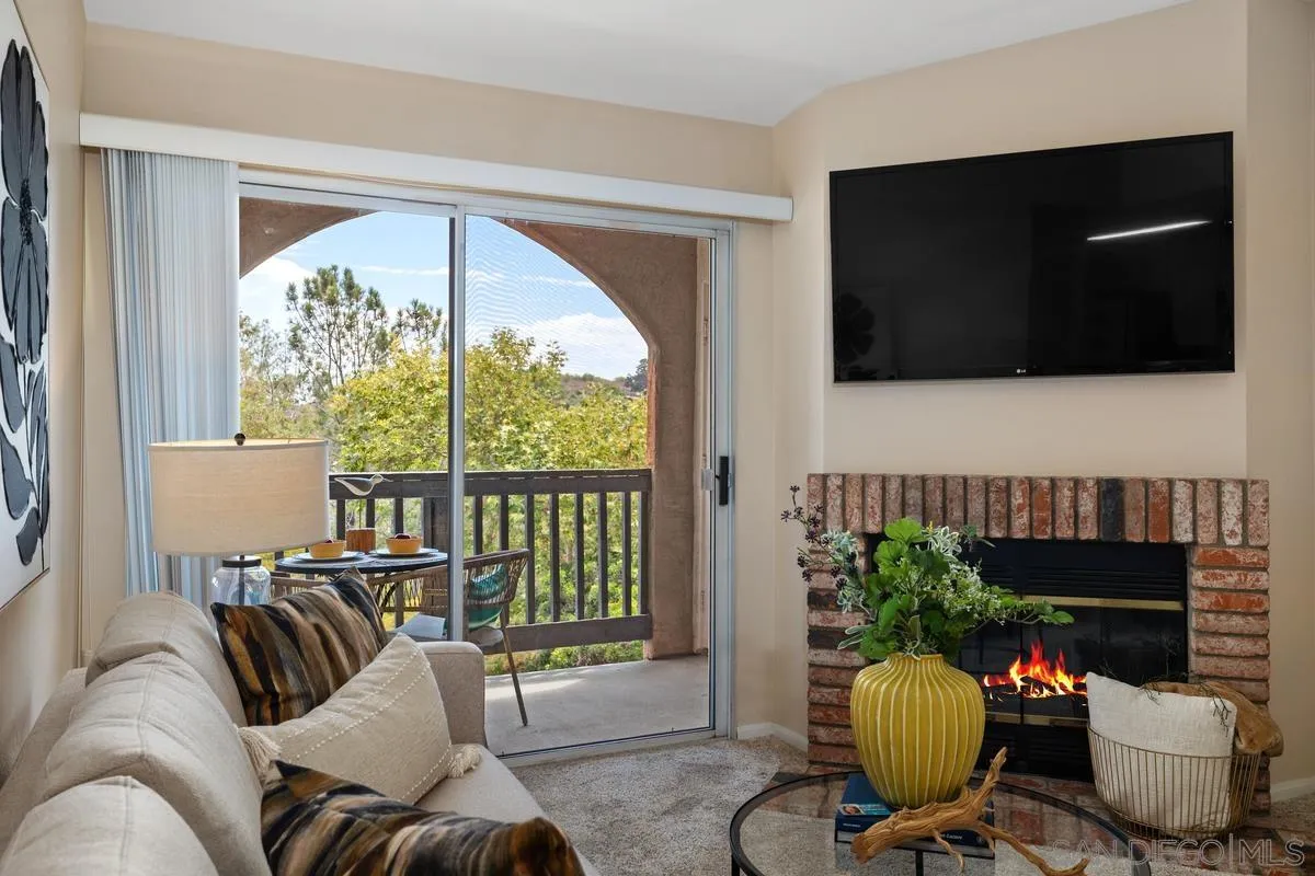 https://cdn.realtyfeed.com/cdn/127/250037299/2123fa48f5335951a801ce992f72cc69.webp