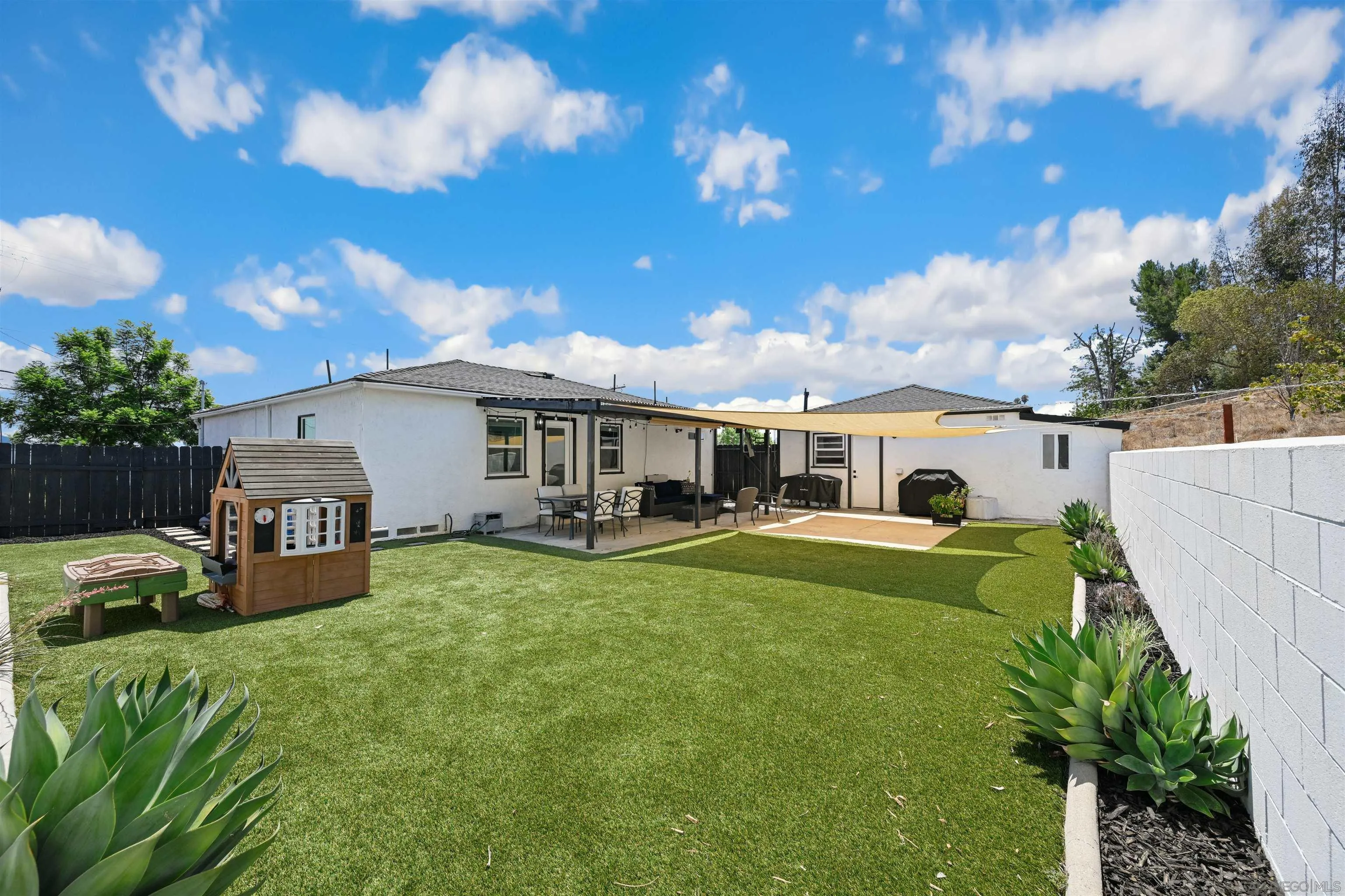 https://cdn.realtyfeed.com/cdn/127/250037300/f773ca3c8a02bf324d94e4e6d9c856dd.webp