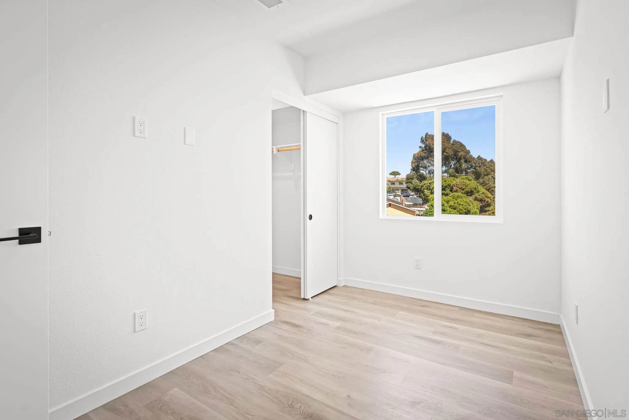 https://cdn.realtyfeed.com/cdn/127/250037301/45c9a3eefc67170f53fac4fcc4f3c077.webp