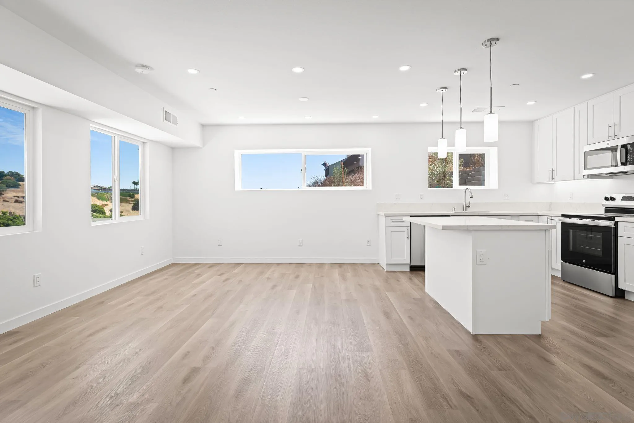 https://cdn.realtyfeed.com/cdn/127/250037301/5b213492cb7a972a938ee9d19a81ce5b.webp