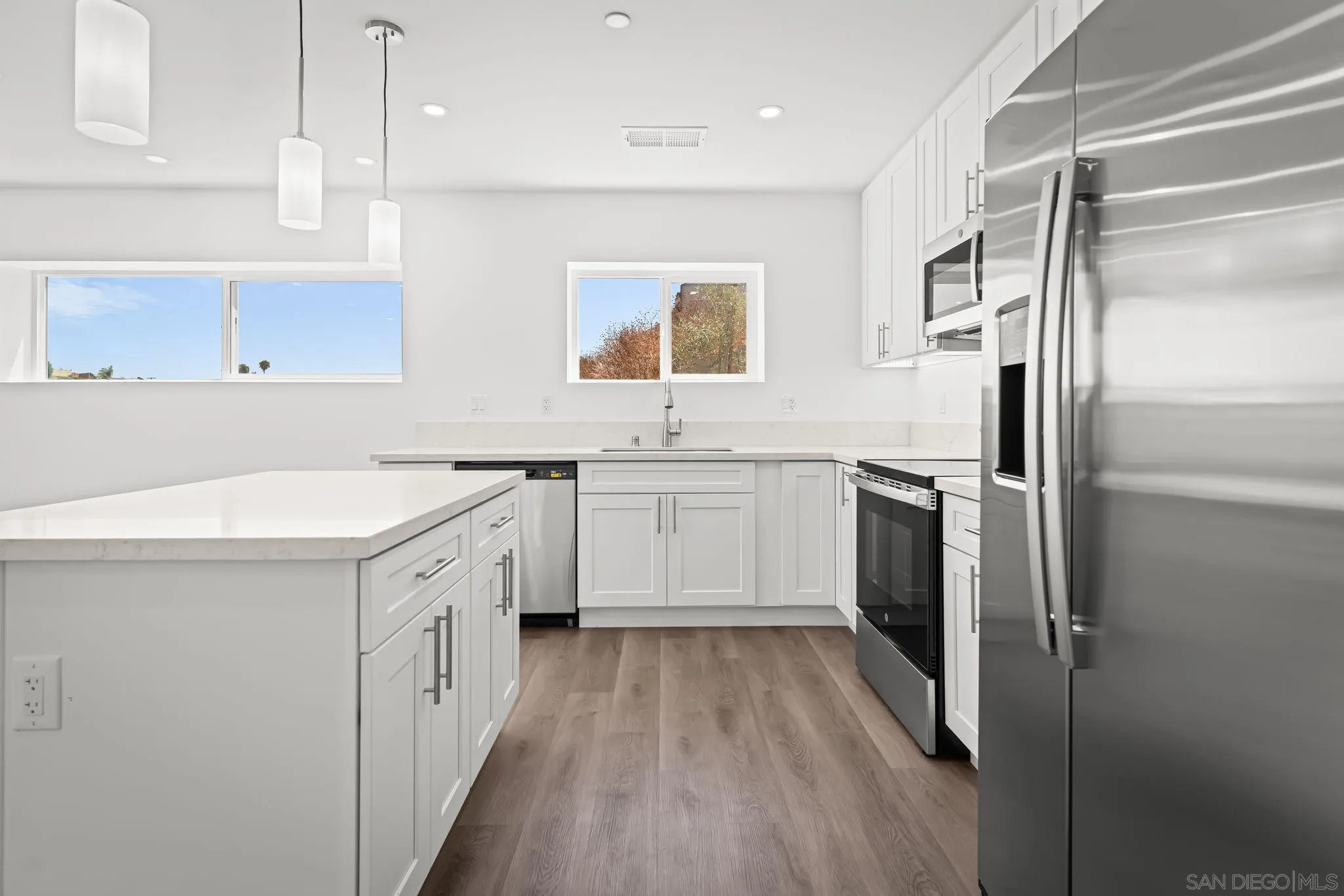 https://cdn.realtyfeed.com/cdn/127/250037301/64f0009c6f81b8a92f7c5c88194f57b3.webp