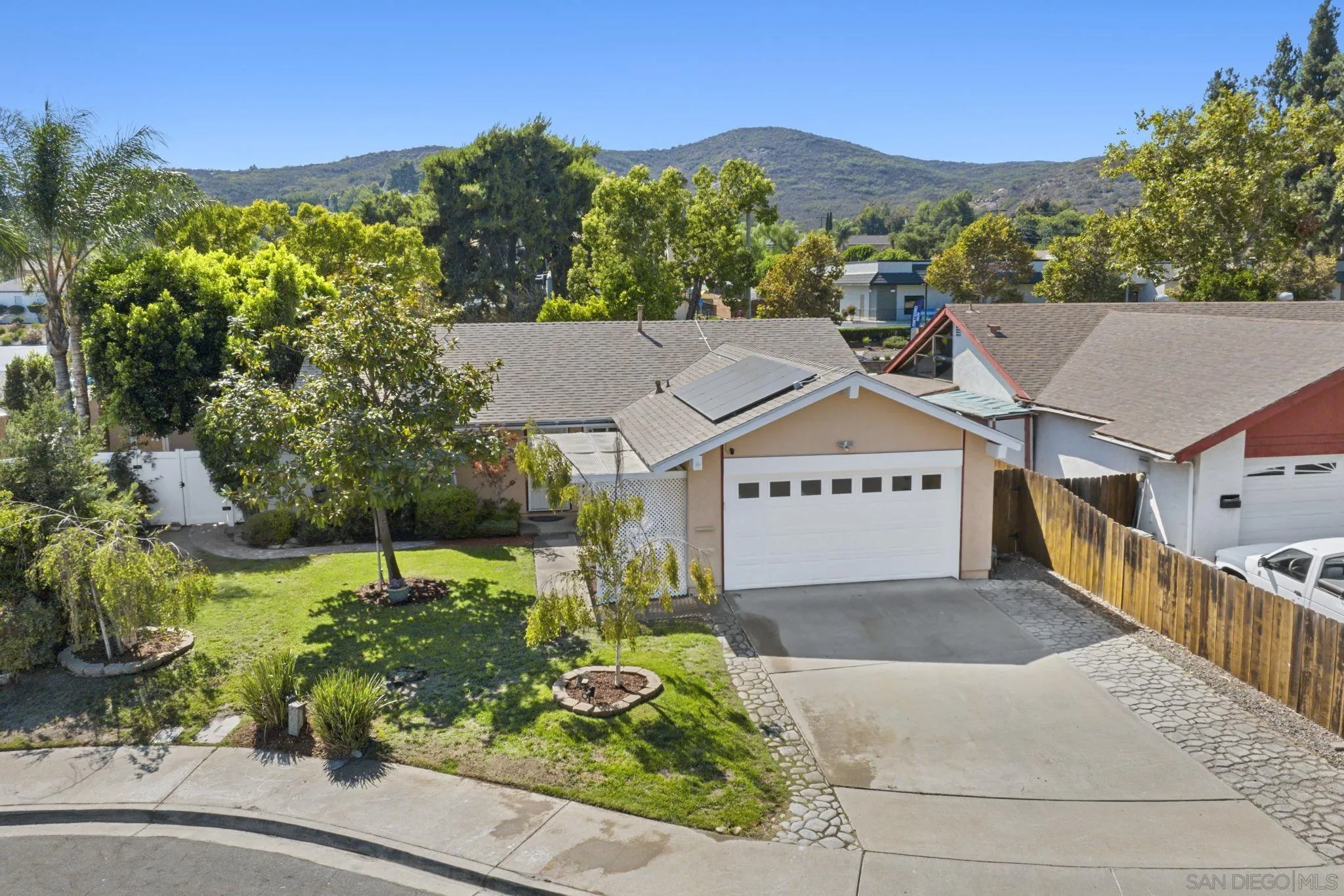 https://cdn.realtyfeed.com/cdn/127/250037303/4ab9d1467e23560d8e7b09b35d23f075.webp