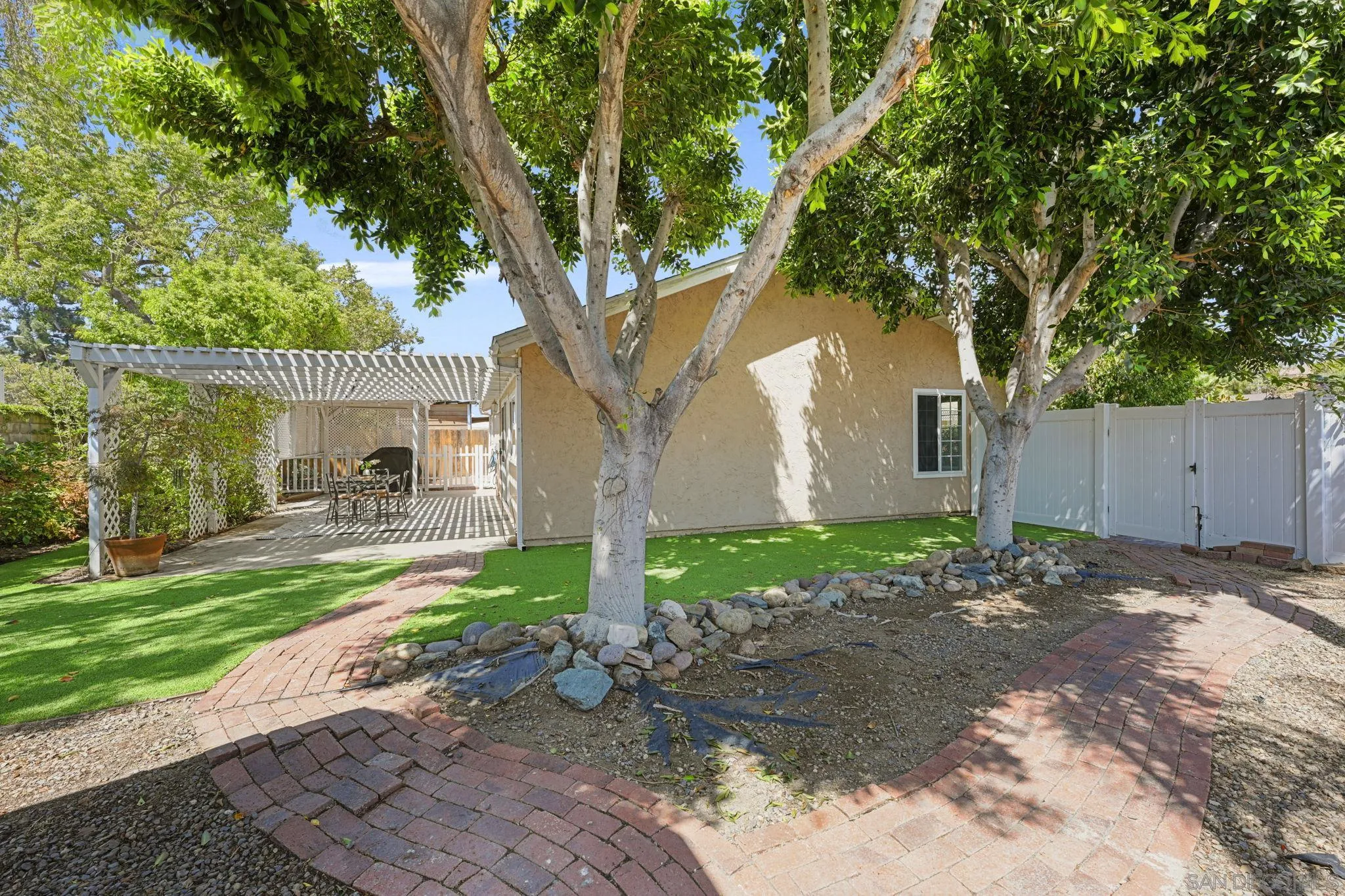 https://cdn.realtyfeed.com/cdn/127/250037303/6562a7187b130eb89fd8cd38d0b582a9.webp
