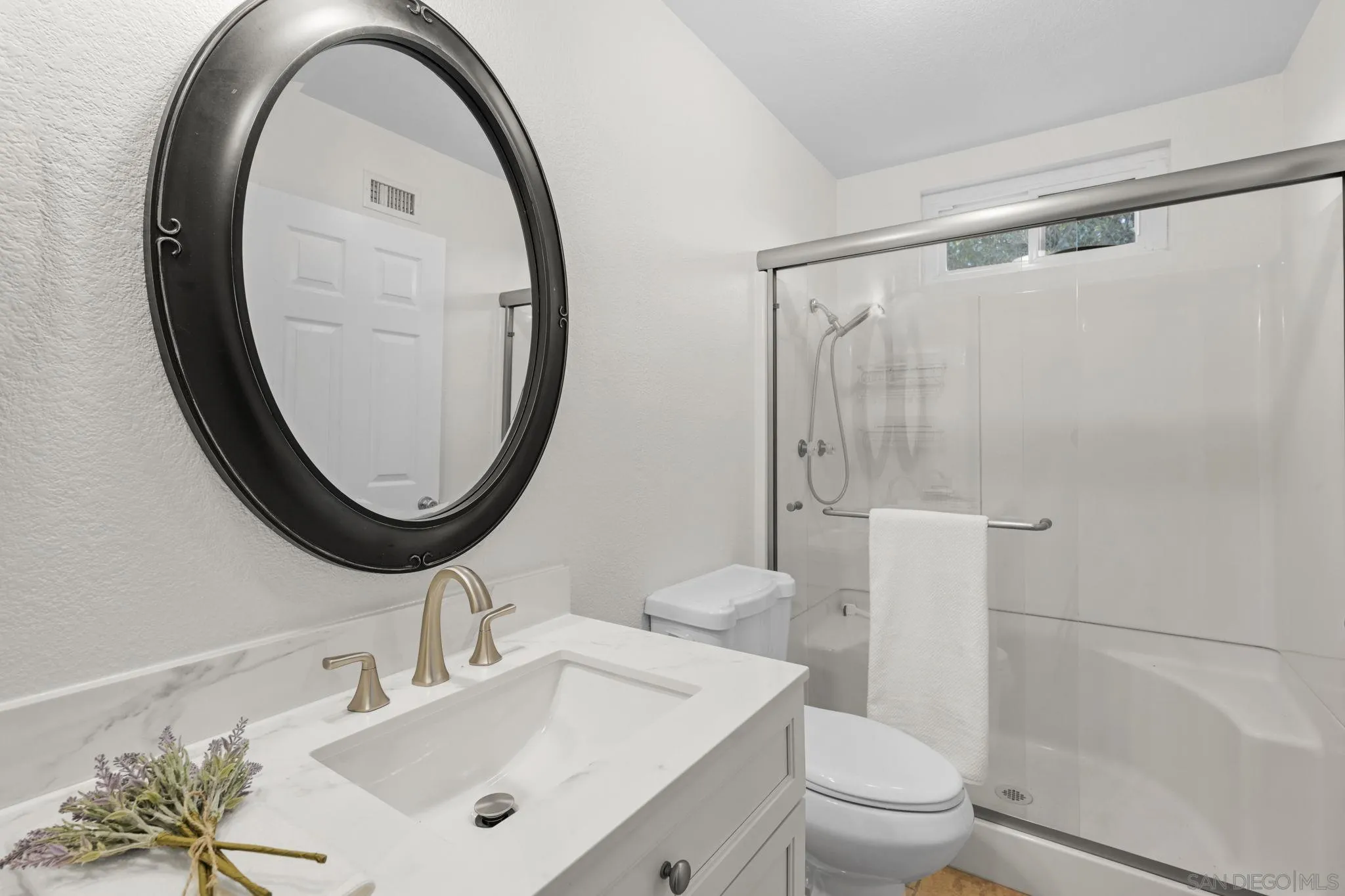 https://cdn.realtyfeed.com/cdn/127/250037303/6ac159e9cd805ea99aa9975fdd95f70c.webp