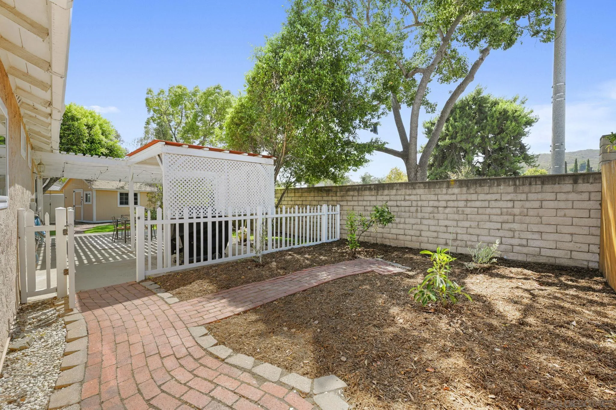 https://cdn.realtyfeed.com/cdn/127/250037303/987f5b6b826f02decf56e417b880bba2.webp
