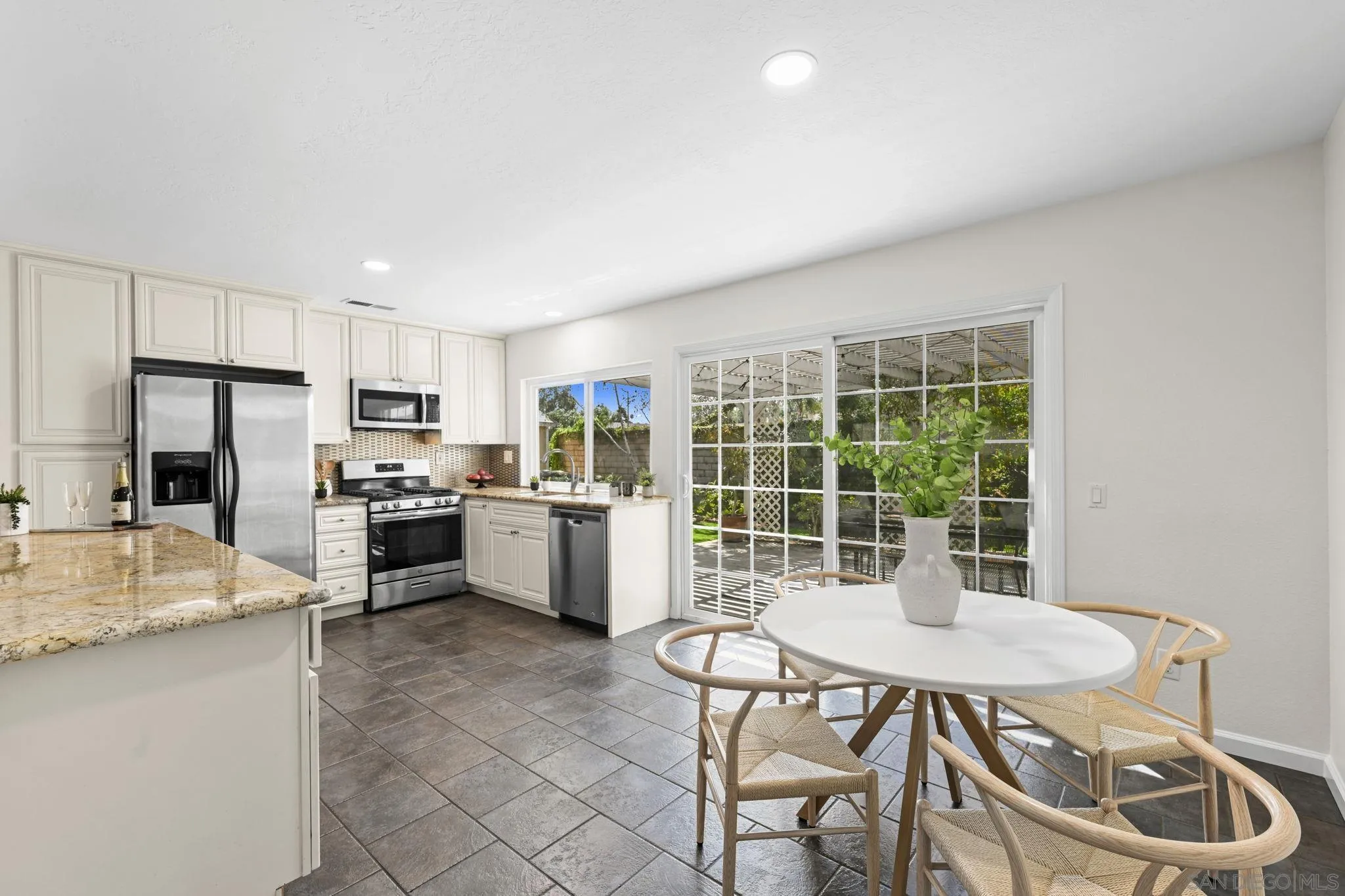 https://cdn.realtyfeed.com/cdn/127/250037303/aa15b9e078f03d80018b989657d1fa2b.webp