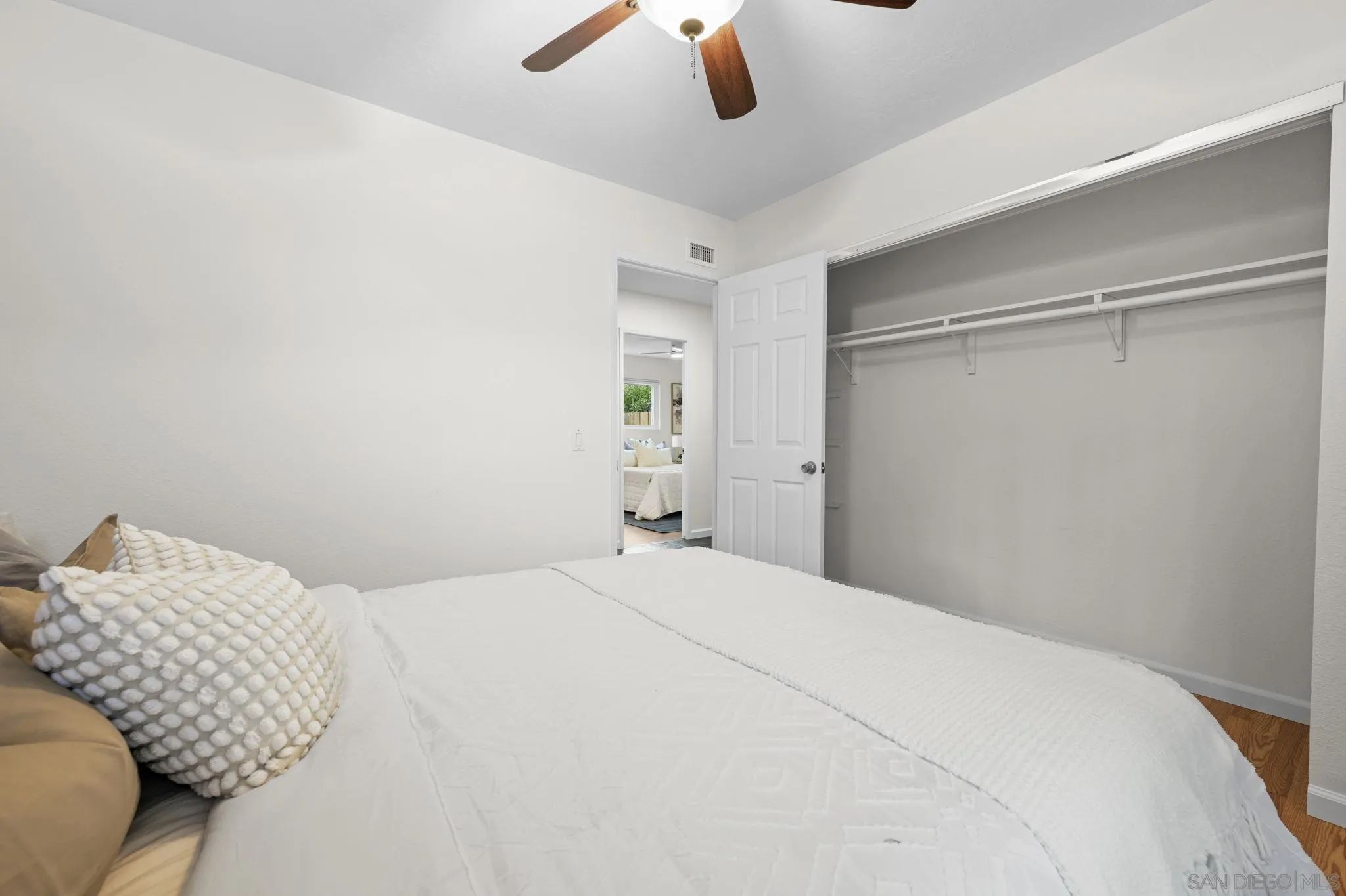 https://cdn.realtyfeed.com/cdn/127/250037303/e881cfdef6aaa6d913297005213f88eb.webp