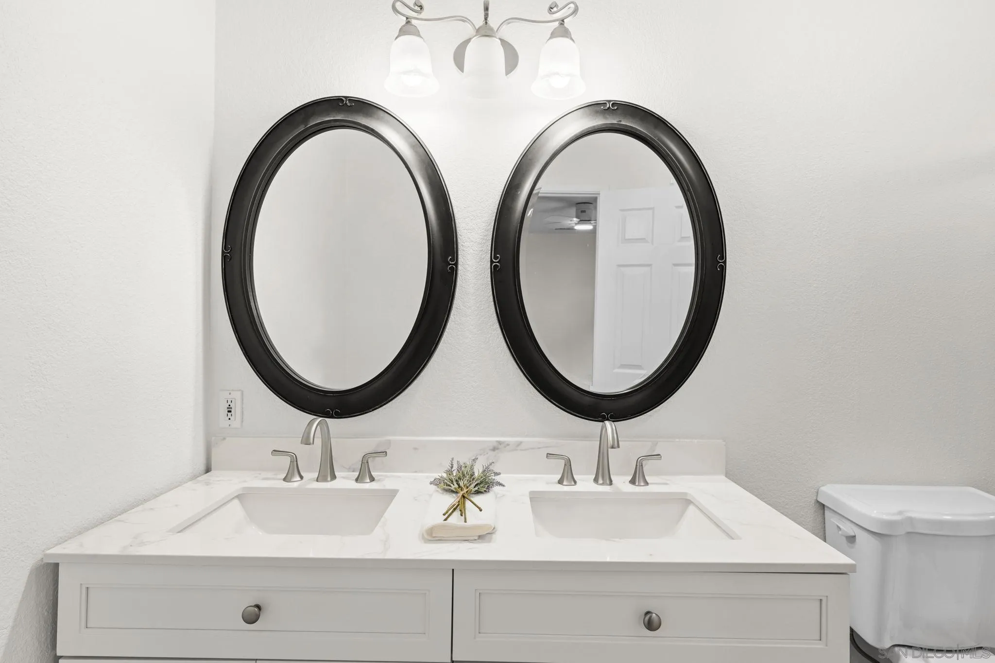https://cdn.realtyfeed.com/cdn/127/250037303/ede9fb6e8d9fc3514610736a0414f2a4.webp