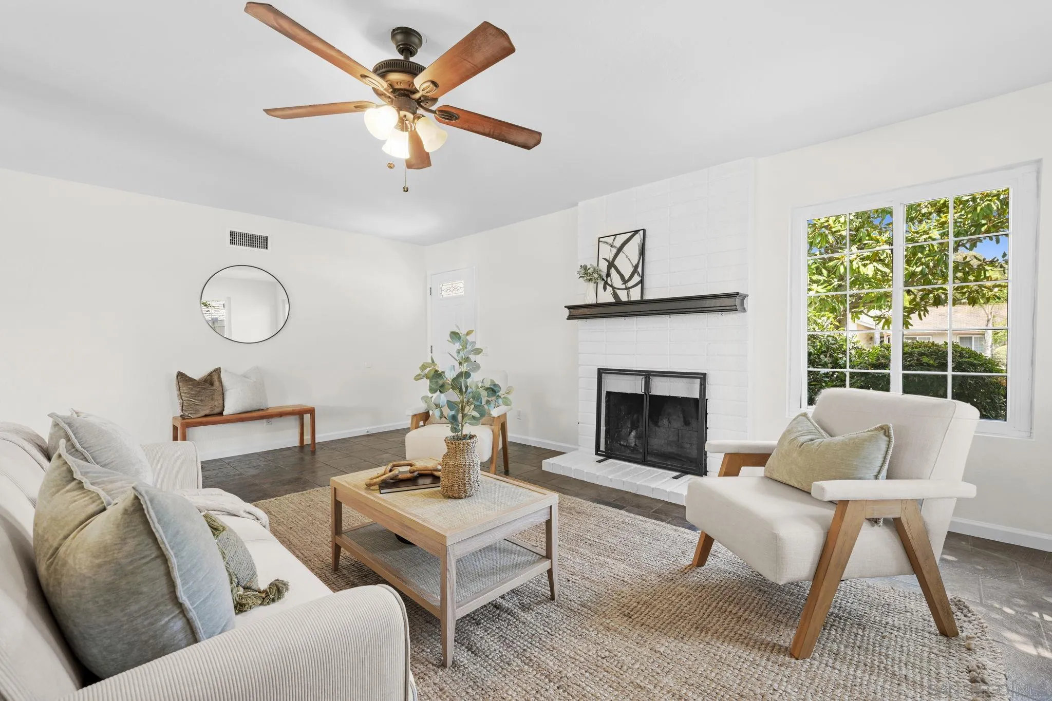 https://cdn.realtyfeed.com/cdn/127/250037303/ee5c8c06752bf232222970a12a4aa9f8.webp