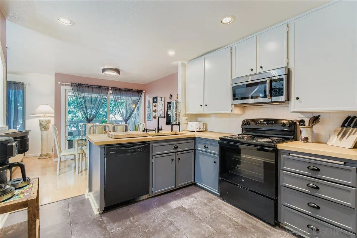 https://cdn.realtyfeed.com/cdn/127/250037305/388733606818d907ef839ef42f25203a.webp